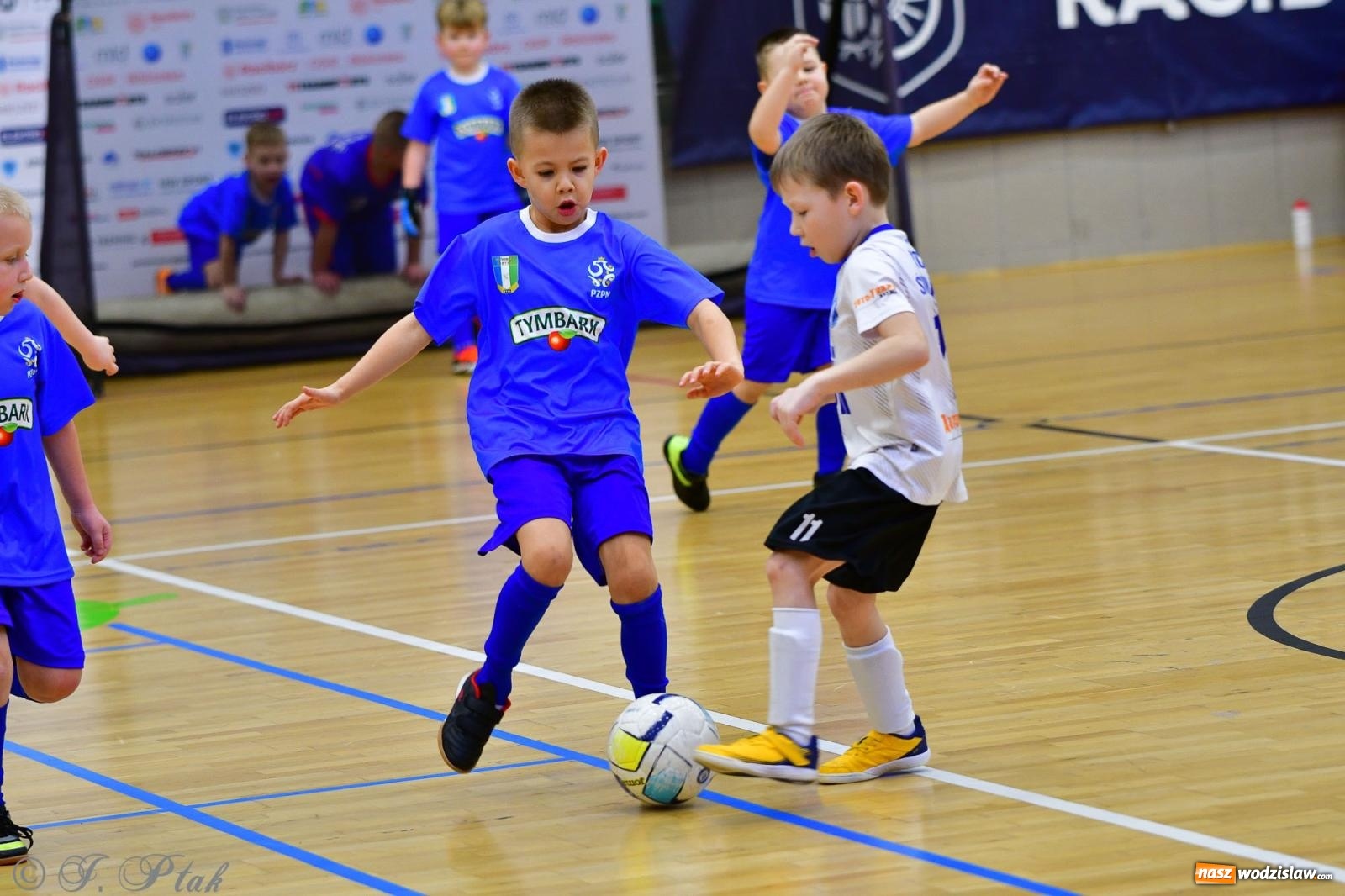 Zdjęcie w galerii na portalu naszwodzislaw.com: Junior Futsal Cup. Zmagania skrzatów z regionu w Raciborzu [FOTO] wiadomości z regionu