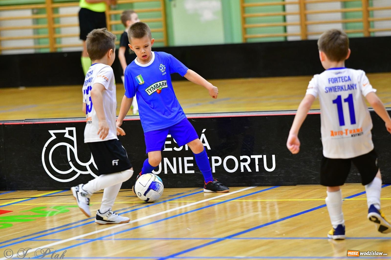 Zdjęcie w galerii na portalu naszwodzislaw.com: Junior Futsal Cup. Zmagania skrzatów z regionu w Raciborzu [FOTO] wiadomości z regionu