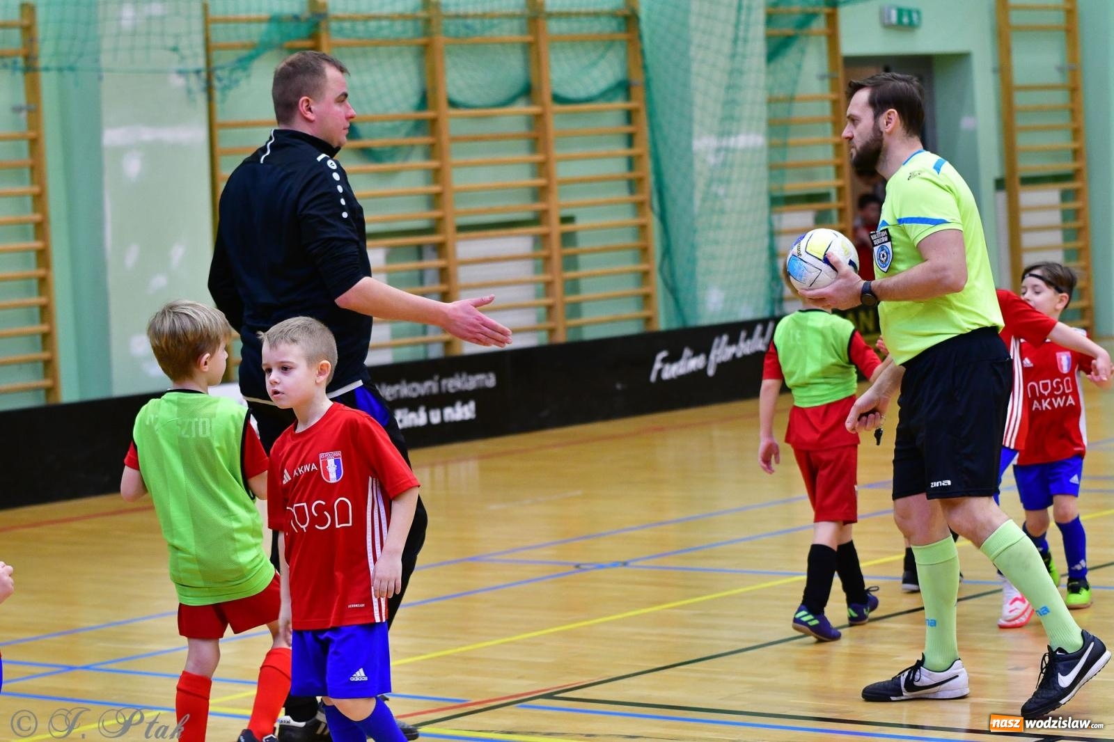 Zdjęcie w galerii na portalu naszwodzislaw.com: Junior Futsal Cup. Zmagania skrzatów z regionu w Raciborzu [FOTO] wiadomości z regionu