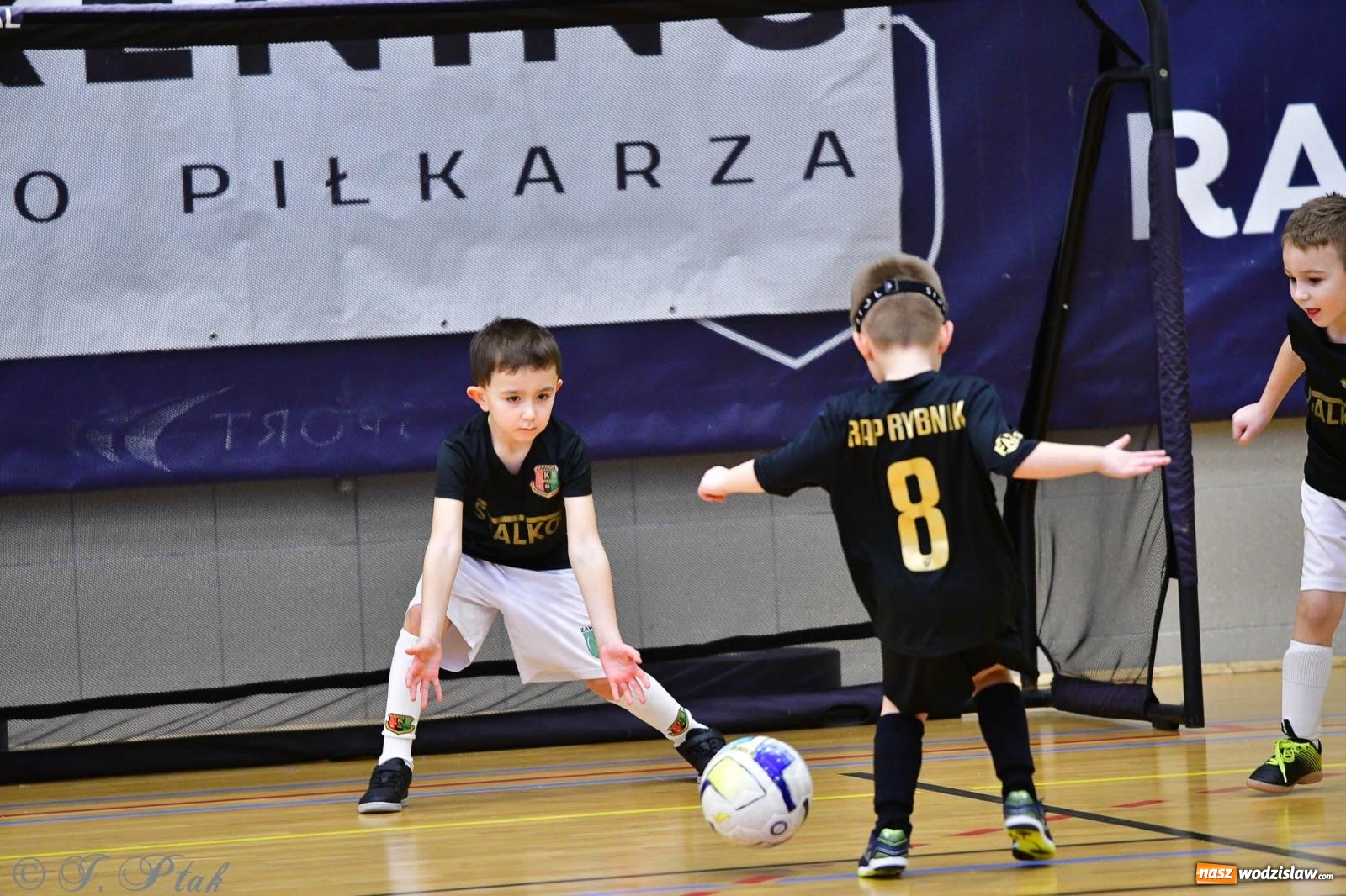 Zdjęcie w galerii na portalu naszwodzislaw.com: Junior Futsal Cup. Zmagania skrzatów z regionu w Raciborzu [FOTO] wiadomości z regionu