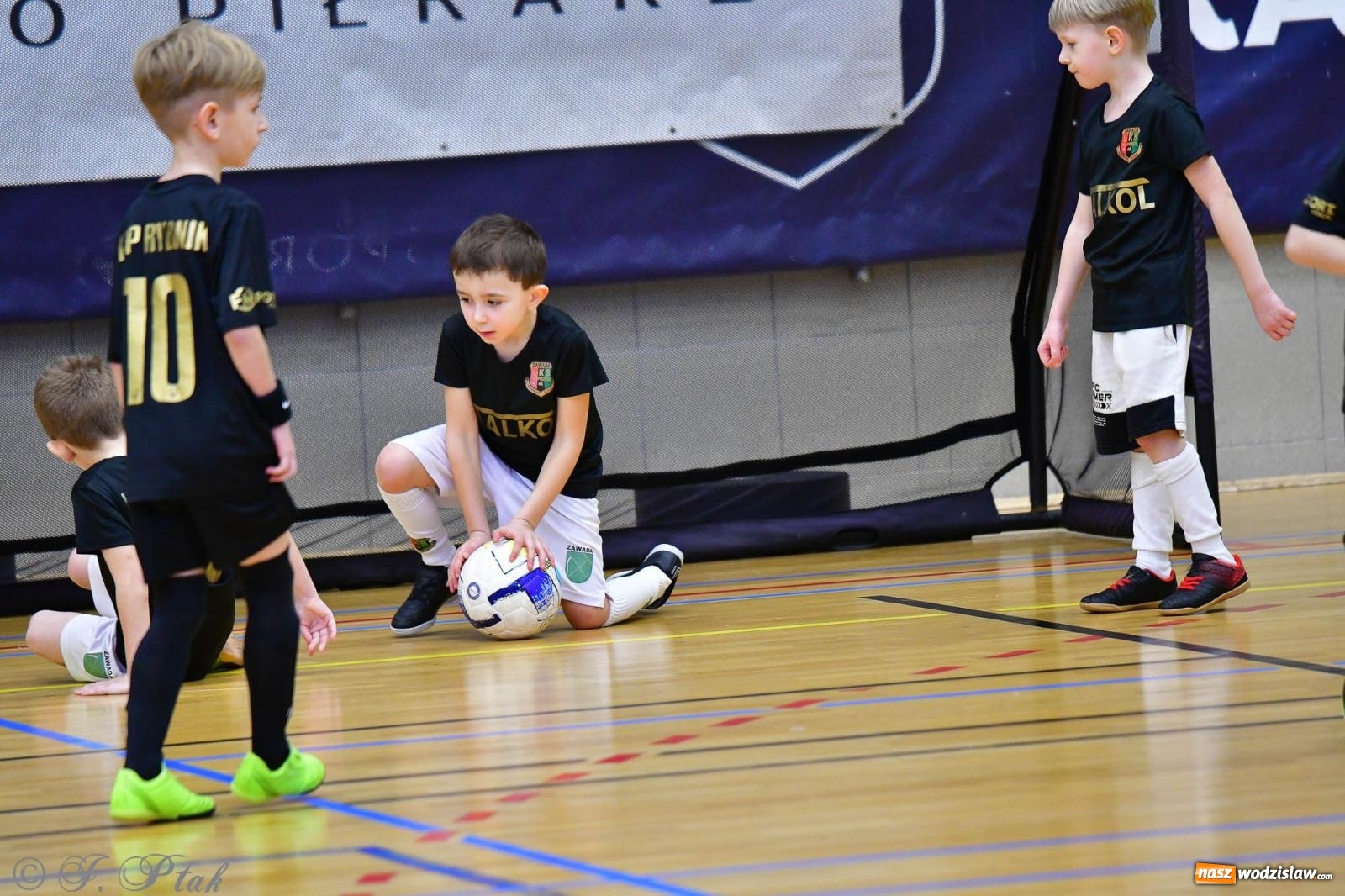Zdjęcie w galerii na portalu naszwodzislaw.com: Junior Futsal Cup. Zmagania skrzatów z regionu w Raciborzu [FOTO] wiadomości z regionu