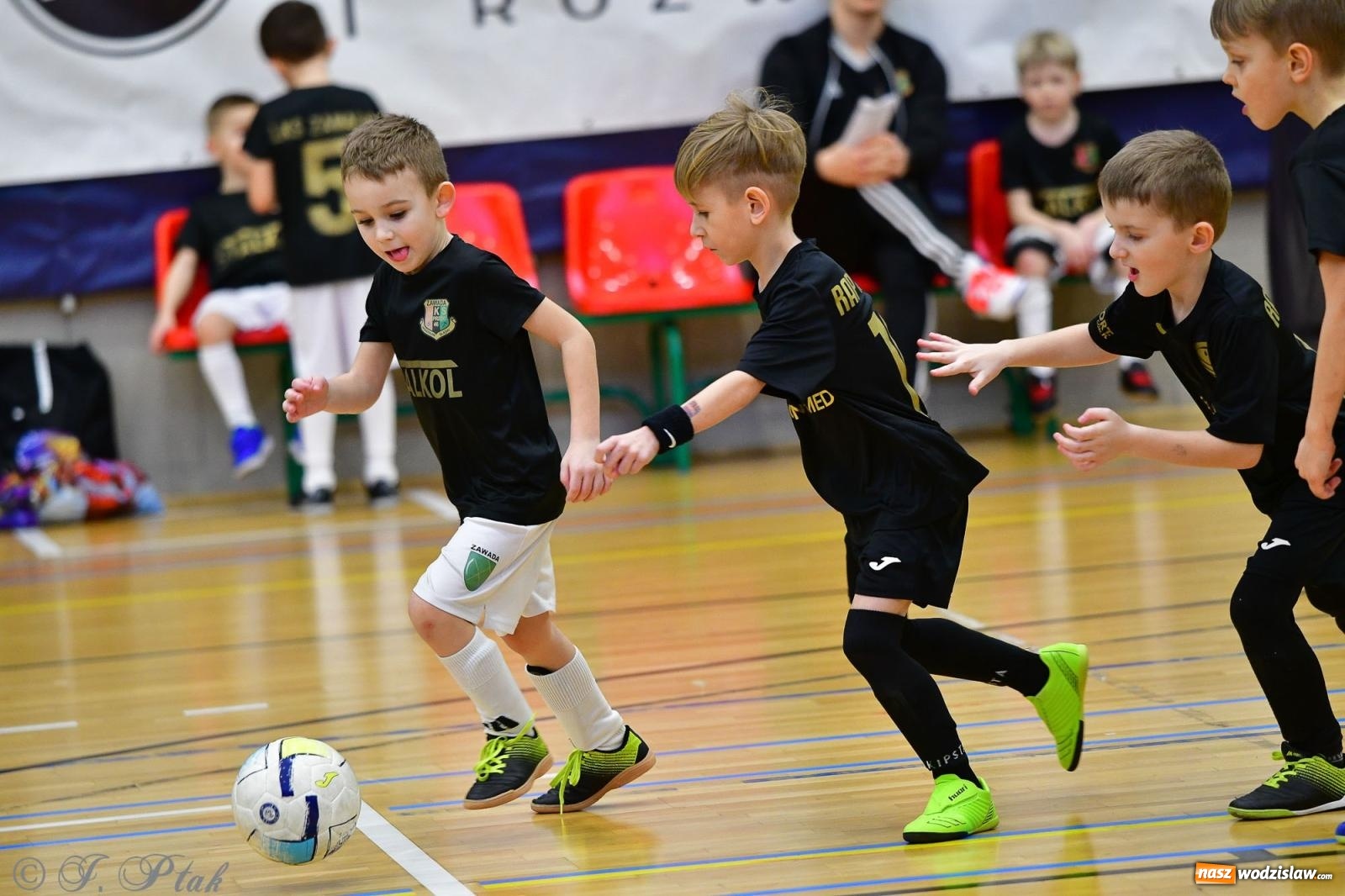 Zdjęcie w galerii na portalu naszwodzislaw.com: Junior Futsal Cup. Zmagania skrzatów z regionu w Raciborzu [FOTO] wiadomości z regionu