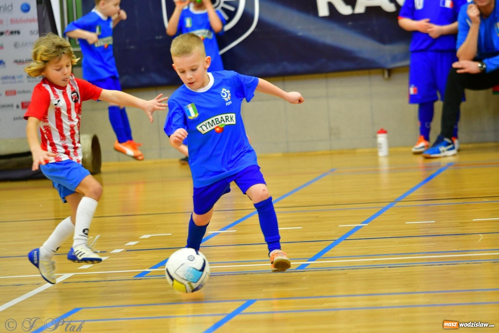 Zdjęcie w galerii na portalu naszwodzislaw.com: Junior Futsal Cup. Zmagania skrzatów z regionu w Raciborzu [FOTO] wiadomości z regionu