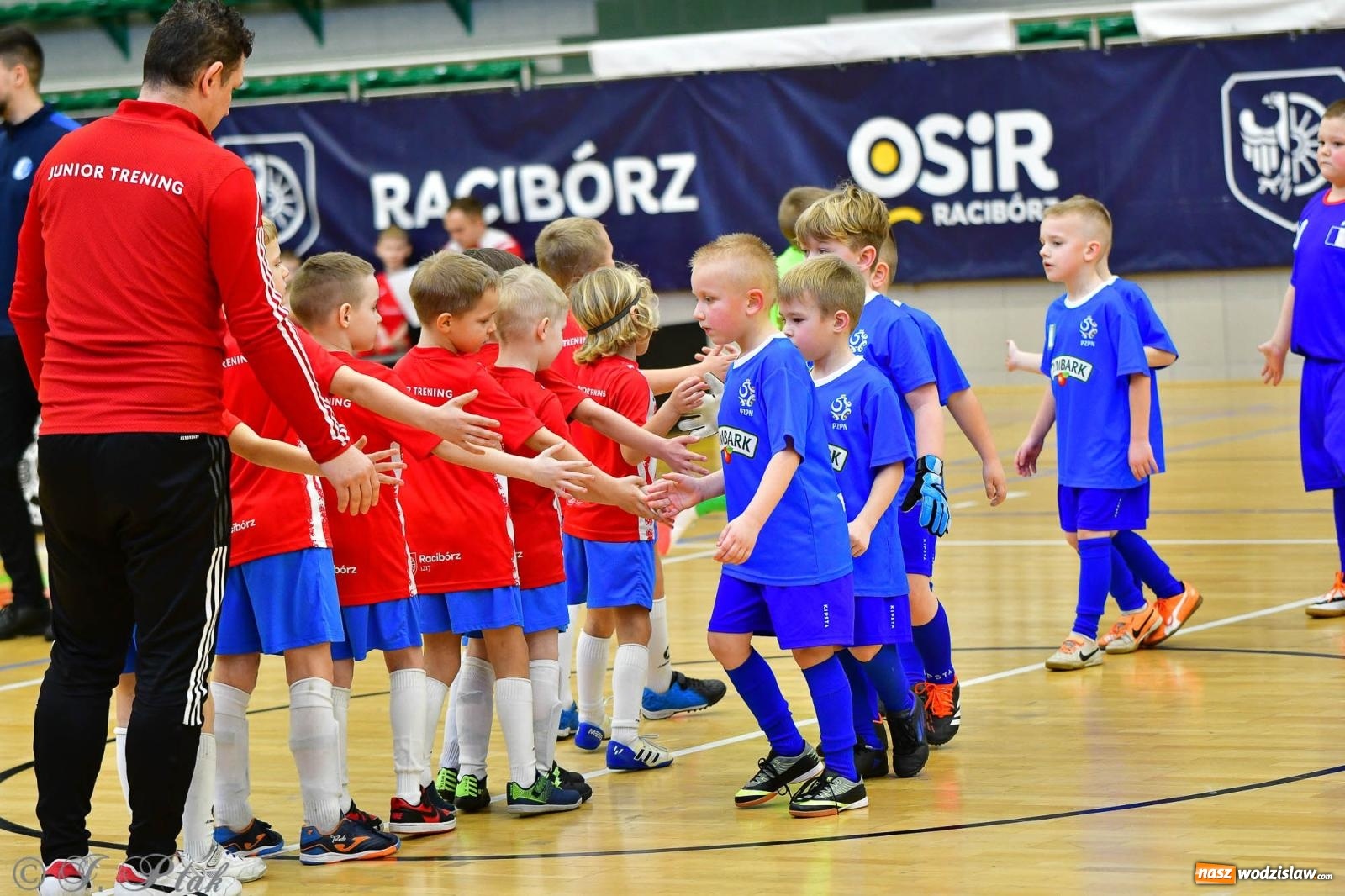 Zdjęcie w galerii na portalu naszwodzislaw.com: Junior Futsal Cup. Zmagania skrzatów z regionu w Raciborzu [FOTO] wiadomości z regionu