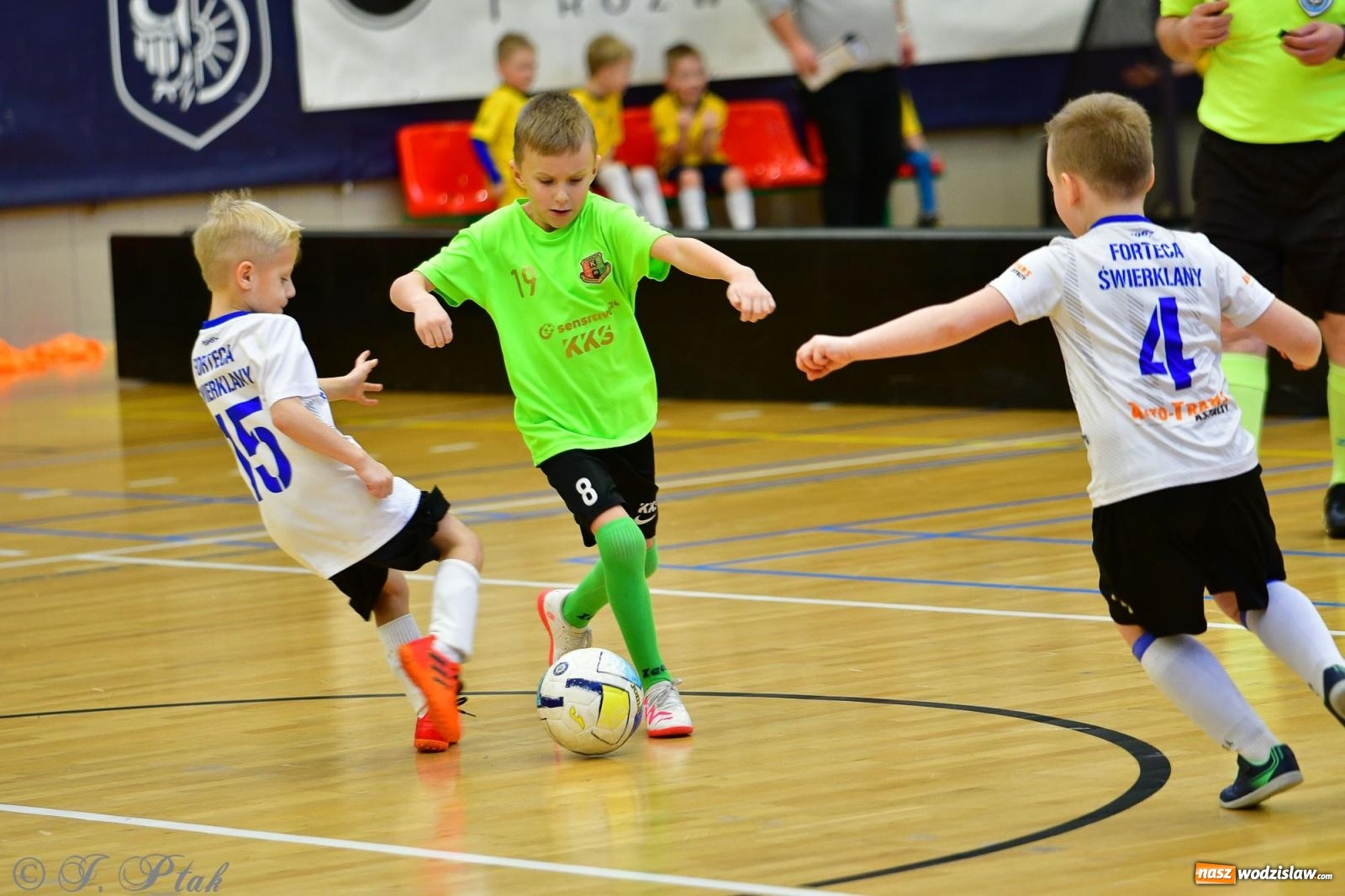 Zdjęcie w galerii na portalu naszwodzislaw.com: Junior Futsal Cup. Zmagania skrzatów z regionu w Raciborzu [FOTO] wiadomości z regionu