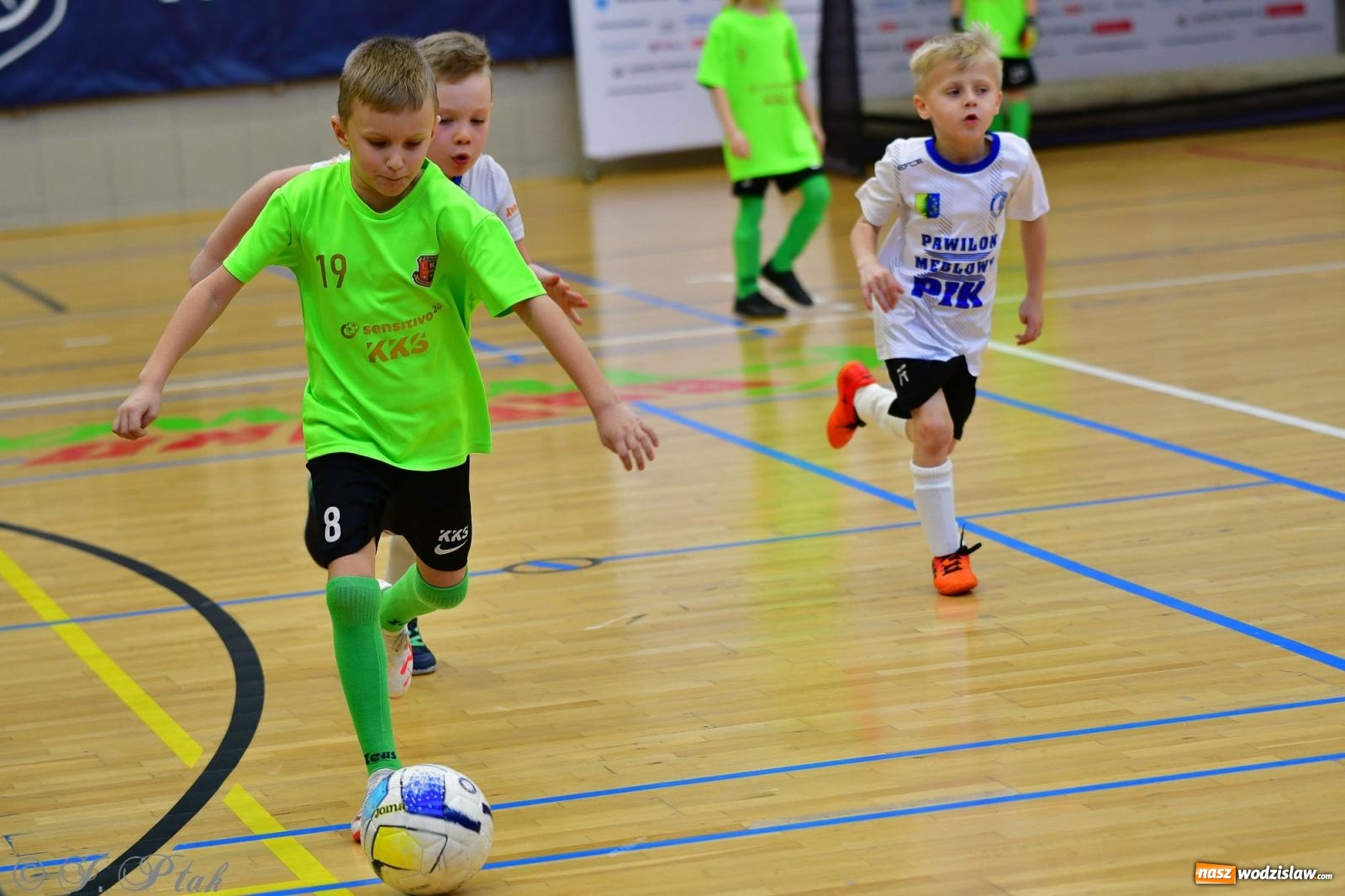 Zdjęcie w galerii na portalu naszwodzislaw.com: Junior Futsal Cup. Zmagania skrzatów z regionu w Raciborzu [FOTO] wiadomości z regionu