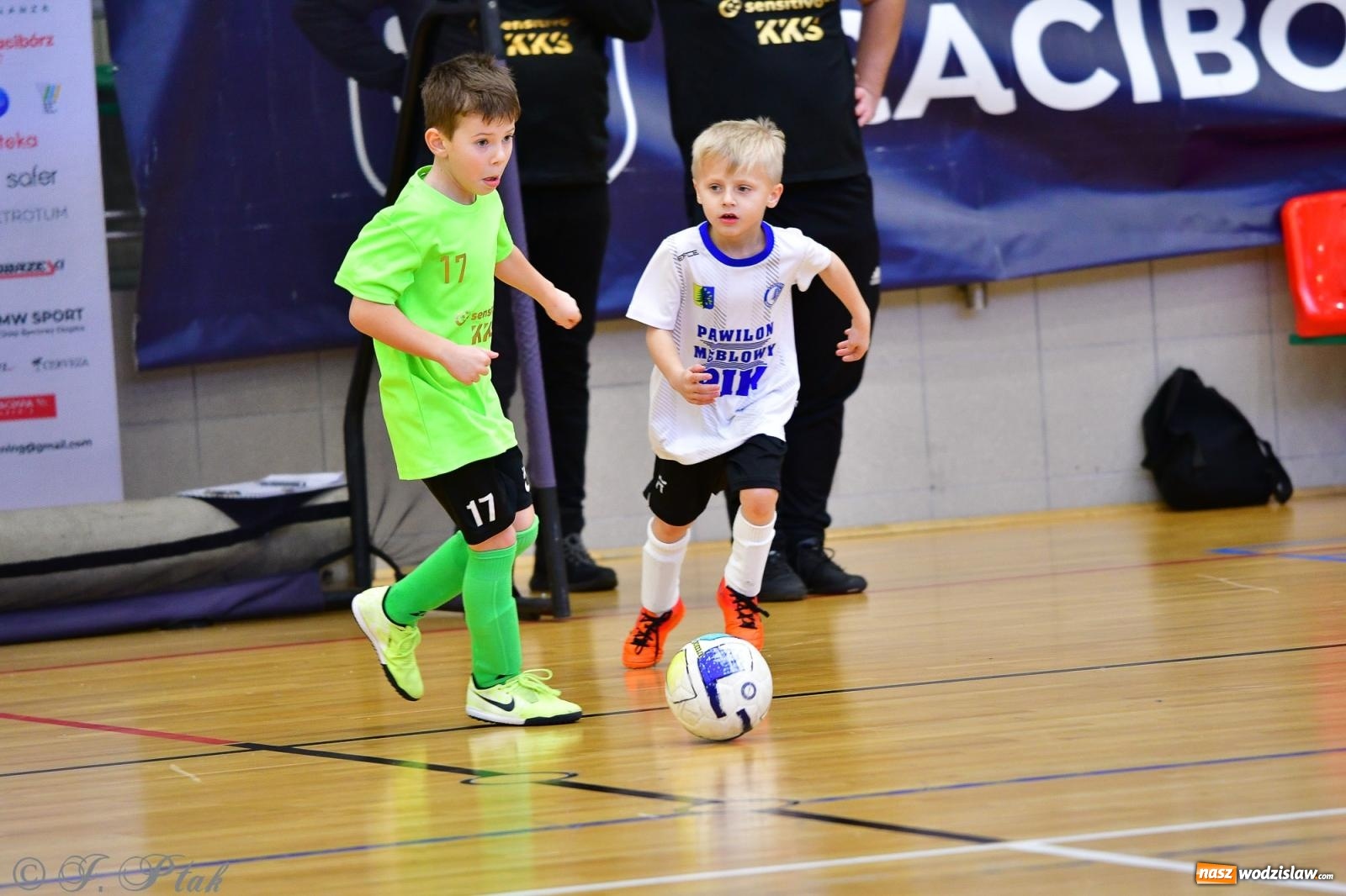 Zdjęcie w galerii na portalu naszwodzislaw.com: Junior Futsal Cup. Zmagania skrzatów z regionu w Raciborzu [FOTO] wiadomości z regionu