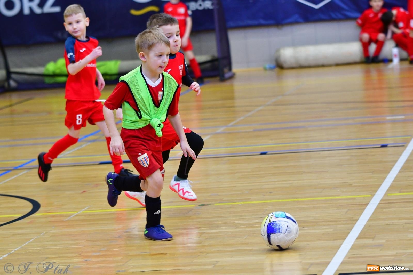 Zdjęcie w galerii na portalu naszwodzislaw.com: Junior Futsal Cup. Zmagania skrzatów z regionu w Raciborzu [FOTO] wiadomości z regionu