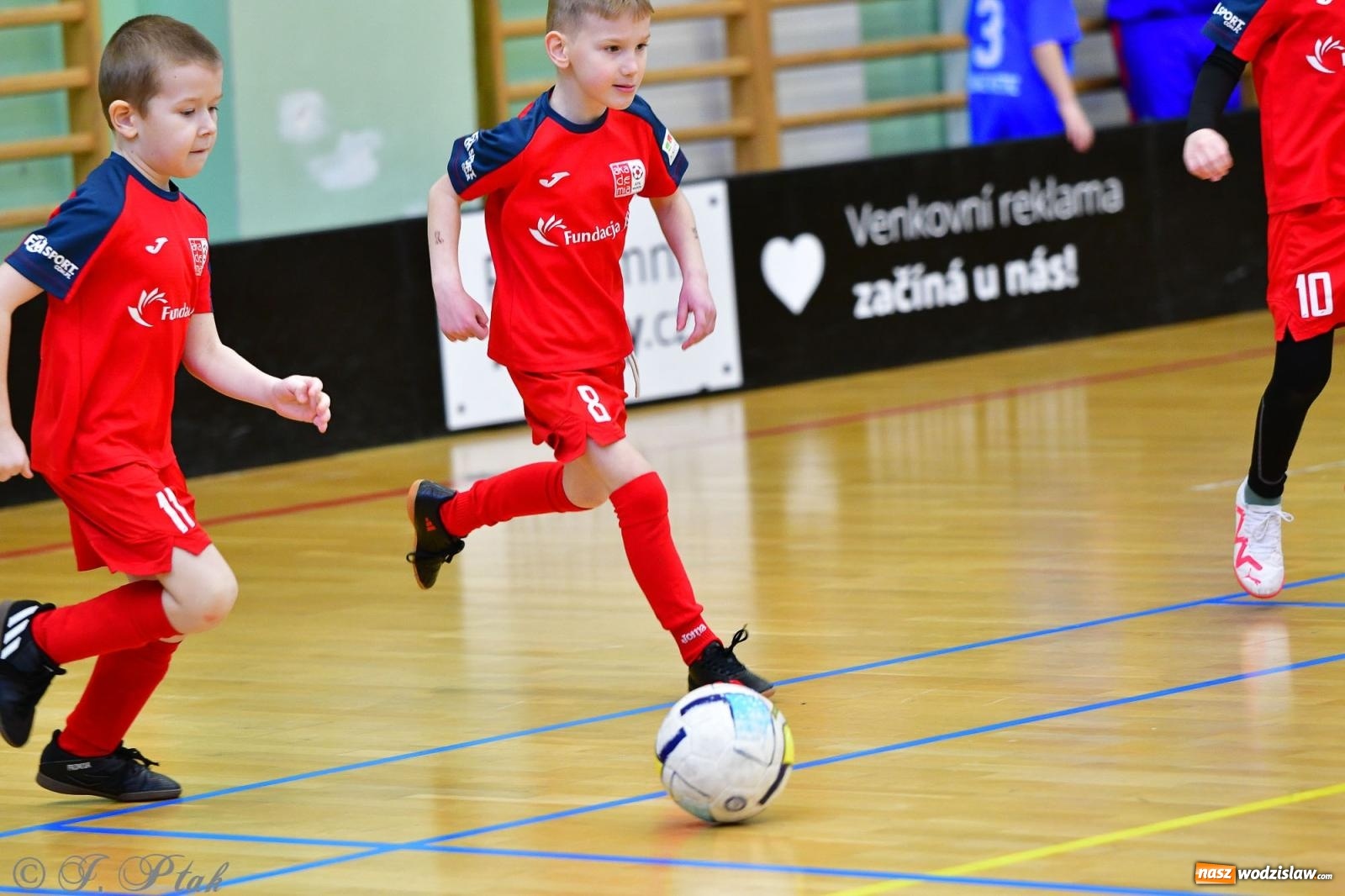 Zdjęcie w galerii na portalu naszwodzislaw.com: Junior Futsal Cup. Zmagania skrzatów z regionu w Raciborzu [FOTO] wiadomości z regionu