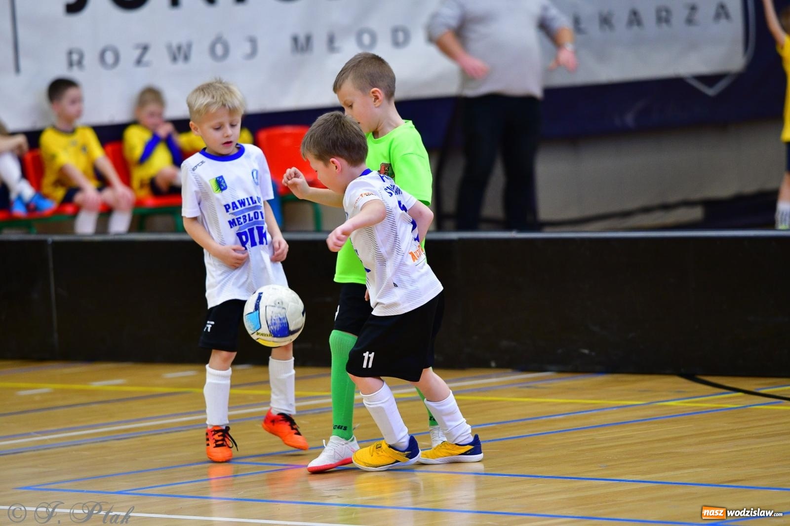 Zdjęcie w galerii na portalu naszwodzislaw.com: Junior Futsal Cup. Zmagania skrzatów z regionu w Raciborzu [FOTO] wiadomości z regionu