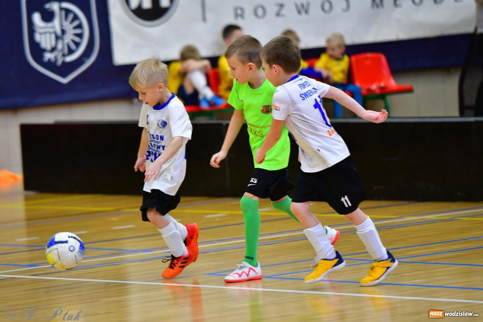 Zdjęcie w galerii na portalu naszwodzislaw.com: Junior Futsal Cup. Zmagania skrzatów z regionu w Raciborzu [FOTO] wiadomości z regionu