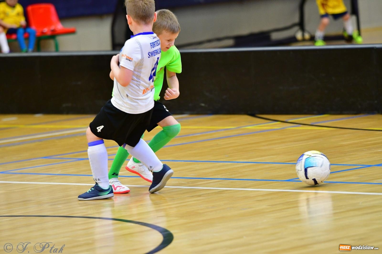 Zdjęcie w galerii na portalu naszwodzislaw.com: Junior Futsal Cup. Zmagania skrzatów z regionu w Raciborzu [FOTO] wiadomości z regionu