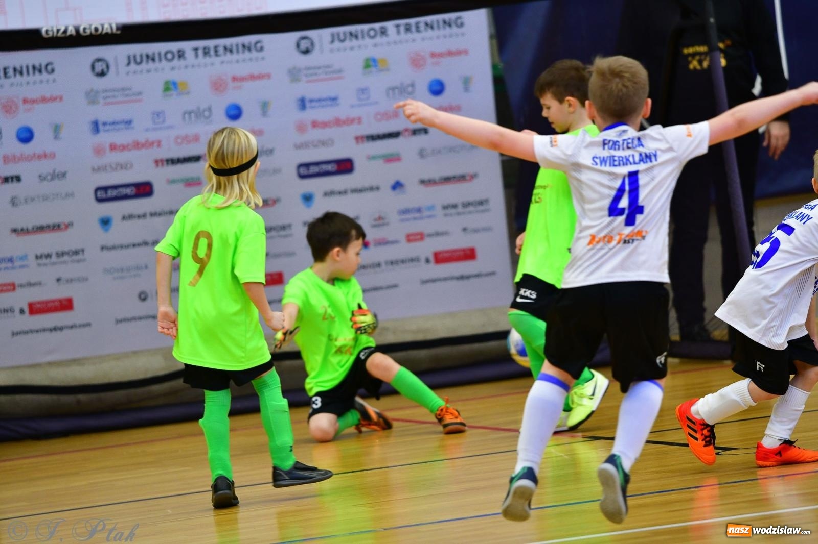 Zdjęcie w galerii na portalu naszwodzislaw.com: Junior Futsal Cup. Zmagania skrzatów z regionu w Raciborzu [FOTO] wiadomości z regionu