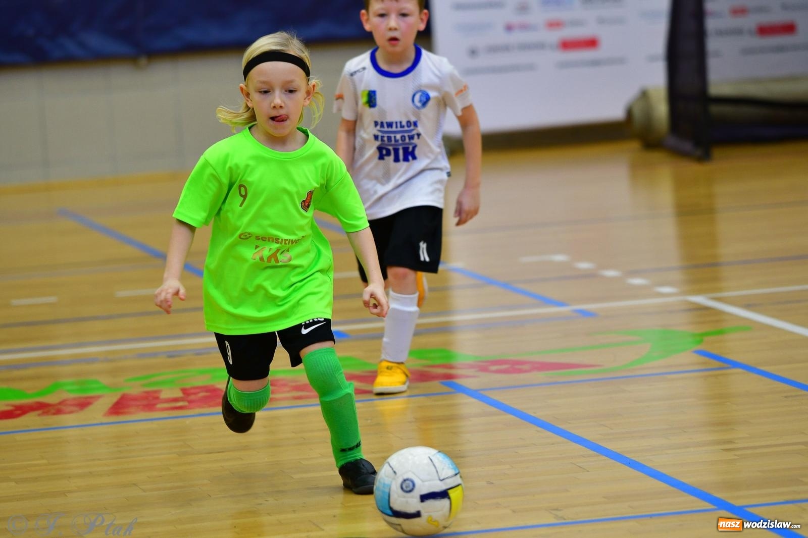 Zdjęcie w galerii na portalu naszwodzislaw.com: Junior Futsal Cup. Zmagania skrzatów z regionu w Raciborzu [FOTO] wiadomości z regionu