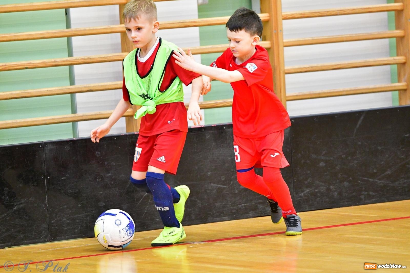 Zdjęcie w galerii na portalu naszwodzislaw.com: Junior Futsal Cup. Zmagania skrzatów z regionu w Raciborzu [FOTO] wiadomości z regionu