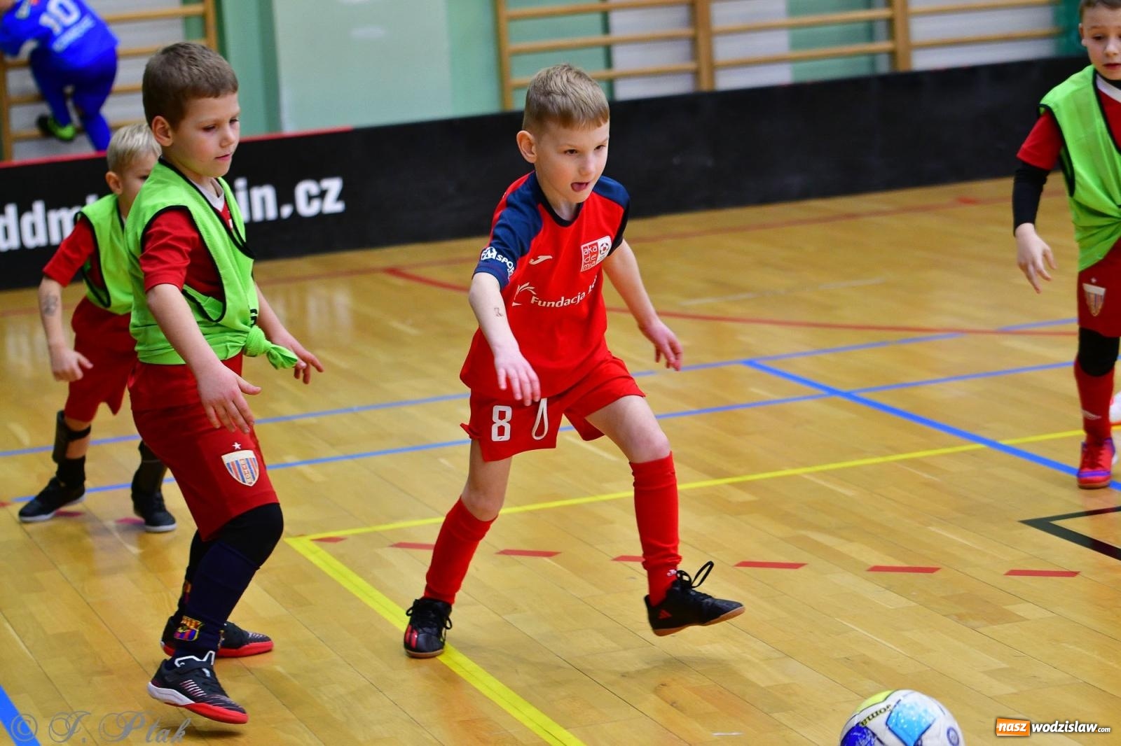 Zdjęcie w galerii na portalu naszwodzislaw.com: Junior Futsal Cup. Zmagania skrzatów z regionu w Raciborzu [FOTO] wiadomości z regionu