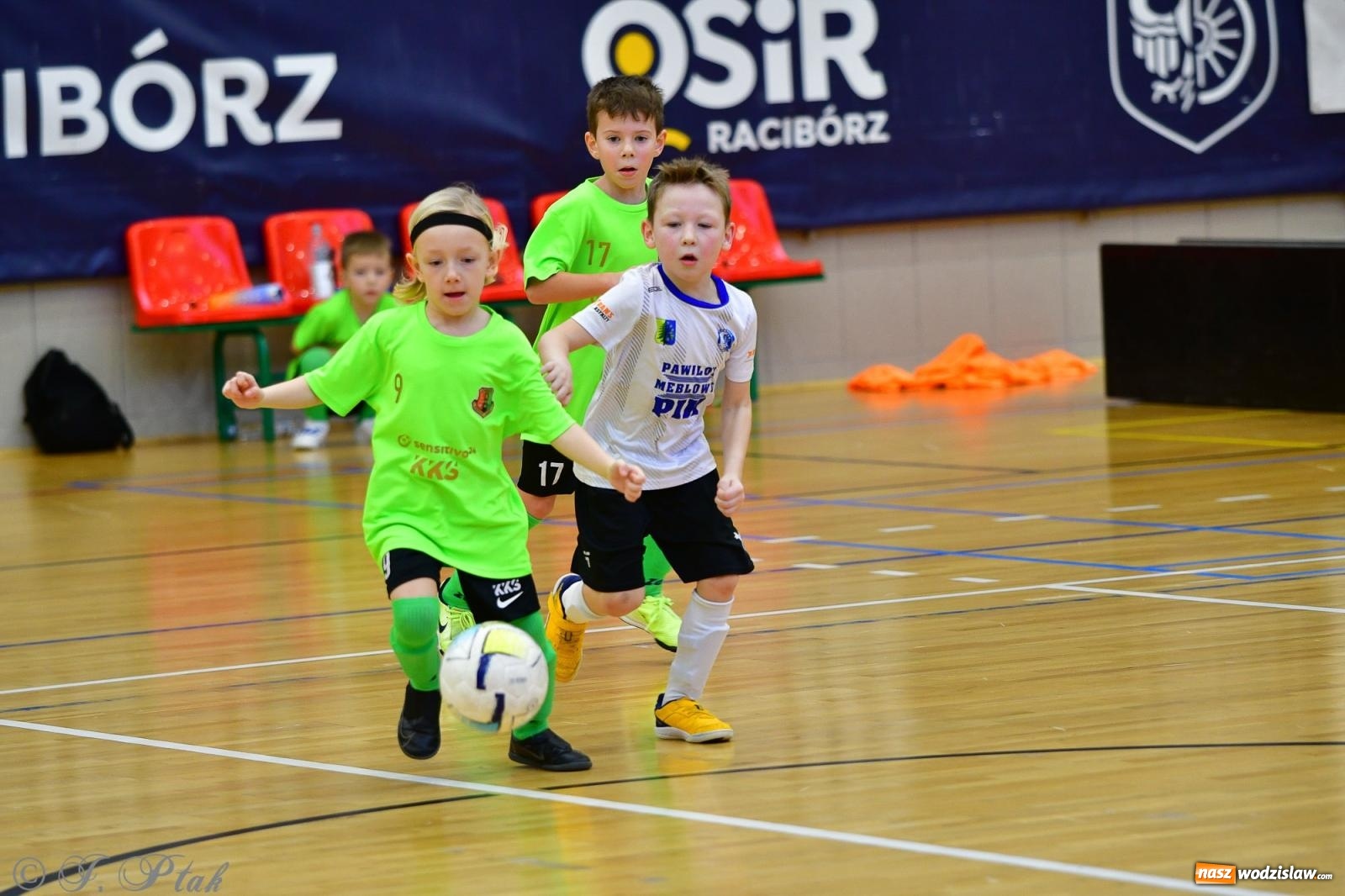 Zdjęcie w galerii na portalu naszwodzislaw.com: Junior Futsal Cup. Zmagania skrzatów z regionu w Raciborzu [FOTO] wiadomości z regionu