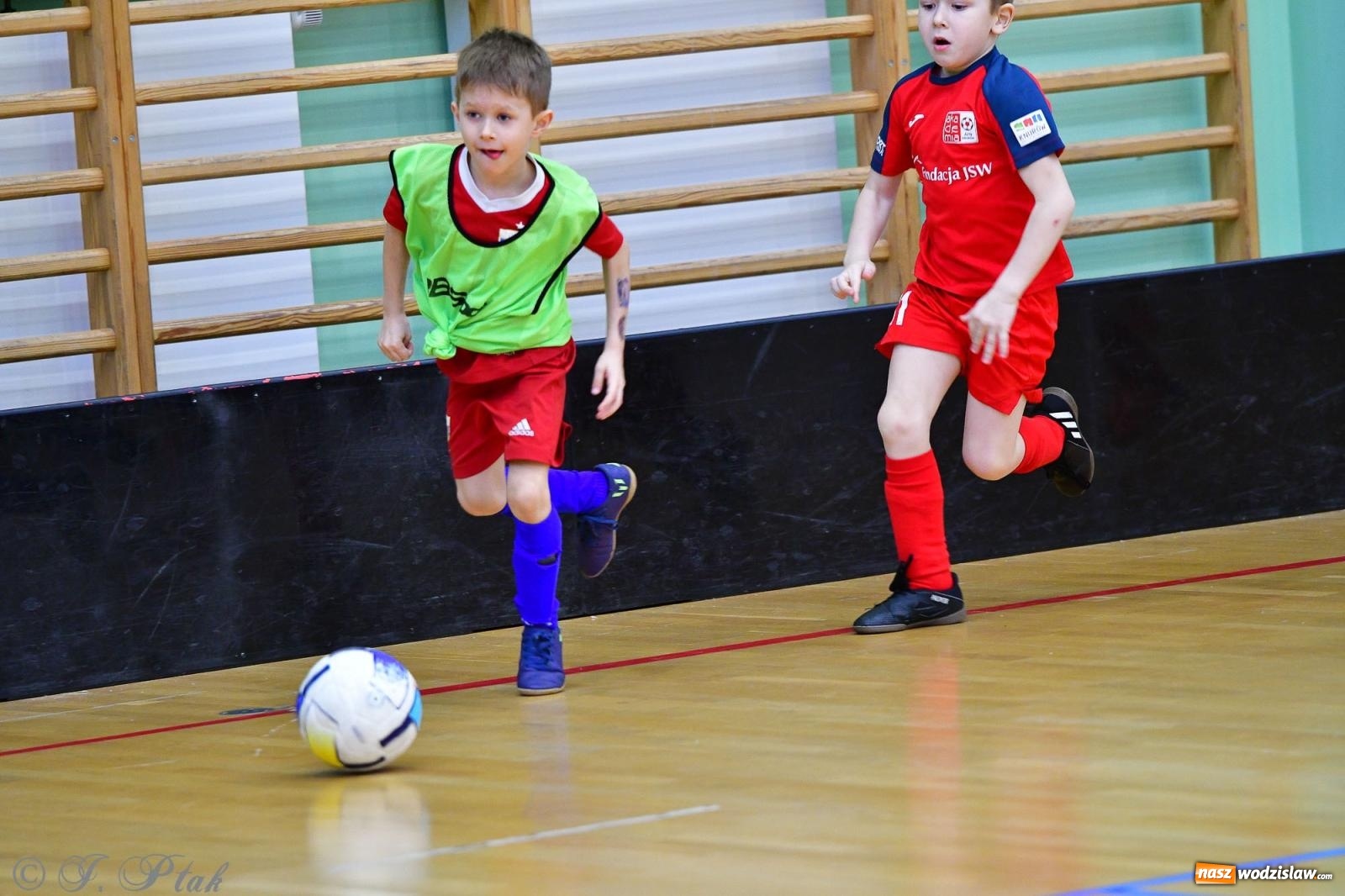 Zdjęcie w galerii na portalu naszwodzislaw.com: Junior Futsal Cup. Zmagania skrzatów z regionu w Raciborzu [FOTO] wiadomości z regionu
