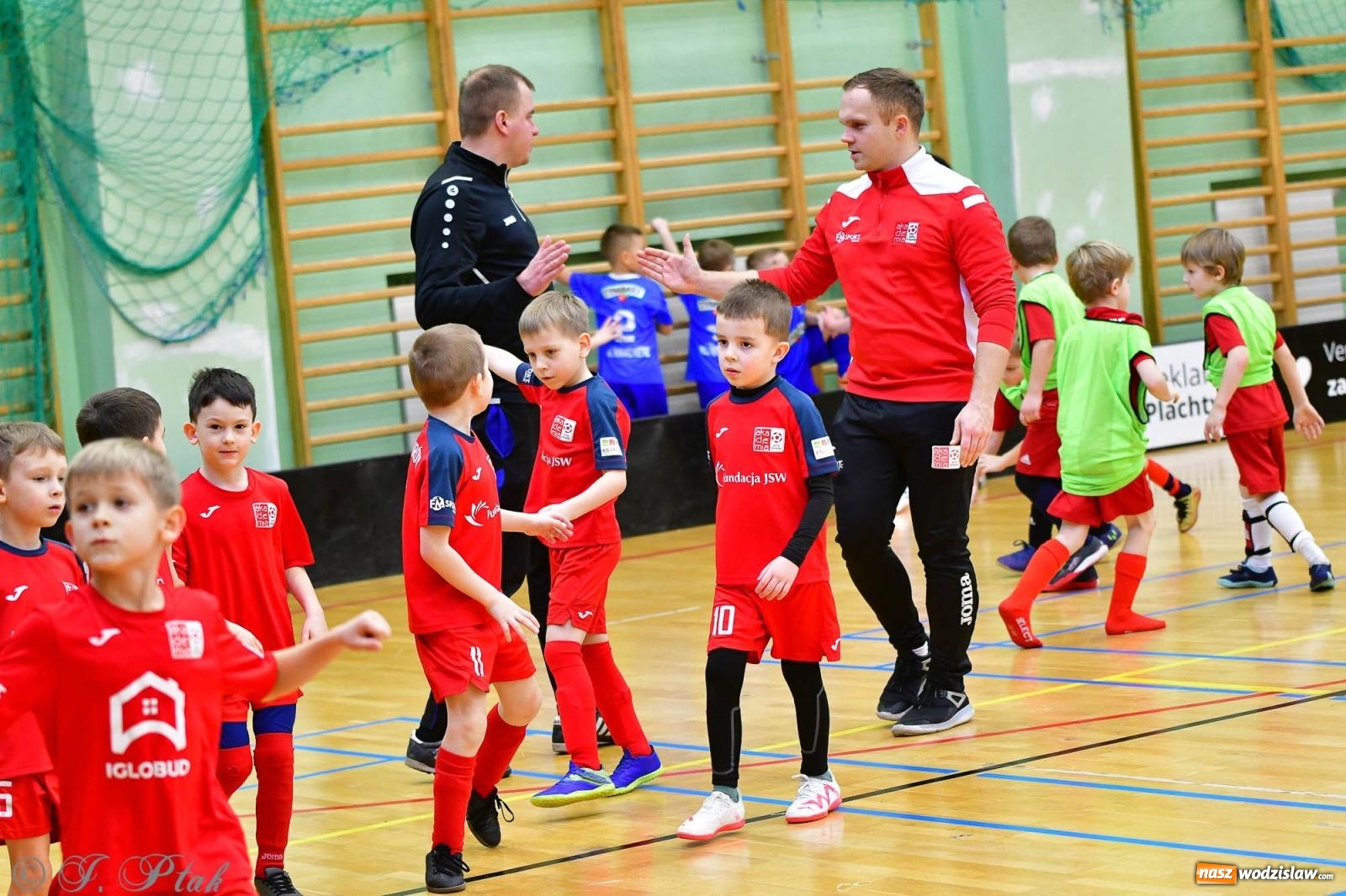 Zdjęcie w galerii na portalu naszwodzislaw.com: Junior Futsal Cup. Zmagania skrzatów z regionu w Raciborzu [FOTO] wiadomości z regionu