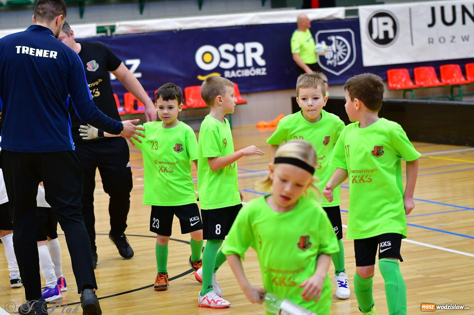 Zdjęcie w galerii na portalu naszwodzislaw.com: Junior Futsal Cup. Zmagania skrzatów z regionu w Raciborzu [FOTO] wiadomości z regionu