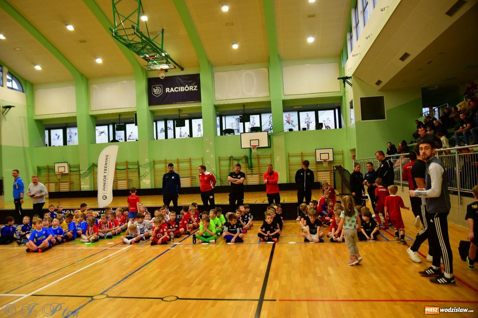Zdjęcie w galerii na portalu naszwodzislaw.com: Junior Futsal Cup. Zmagania skrzatów z regionu w Raciborzu [FOTO] wiadomości z regionu