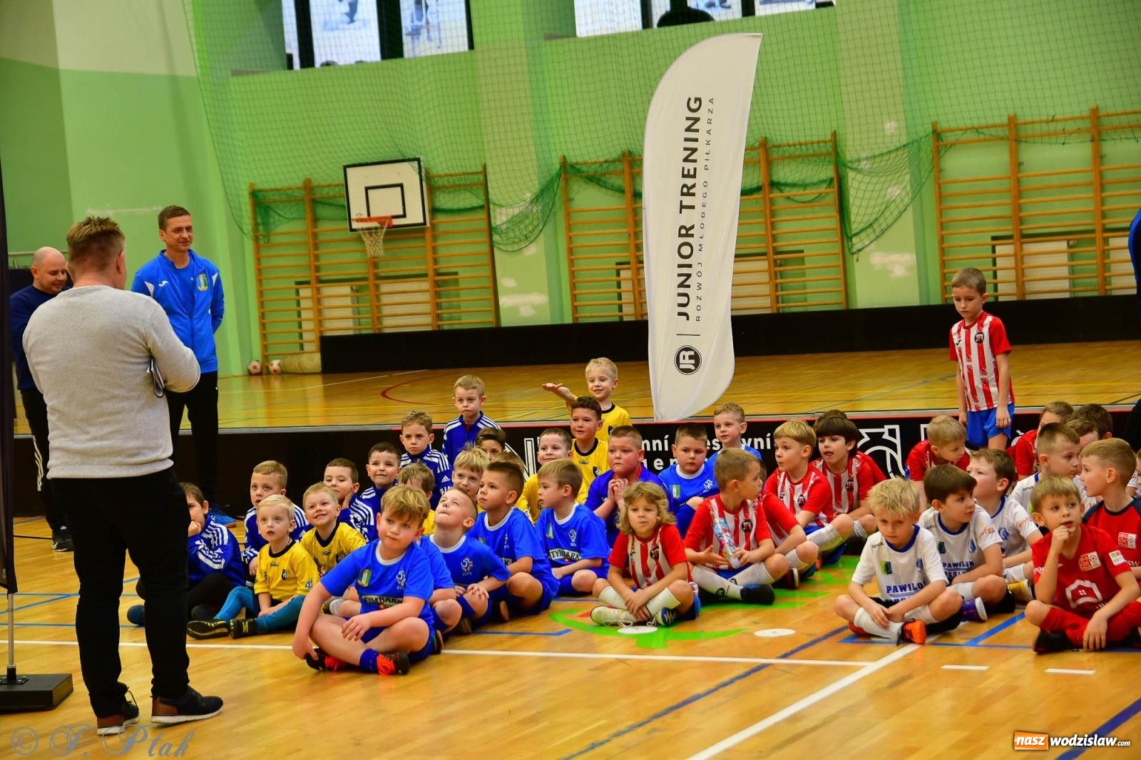 Zdjęcie w galerii na portalu naszwodzislaw.com: Junior Futsal Cup. Zmagania skrzatów z regionu w Raciborzu [FOTO] wiadomości z regionu