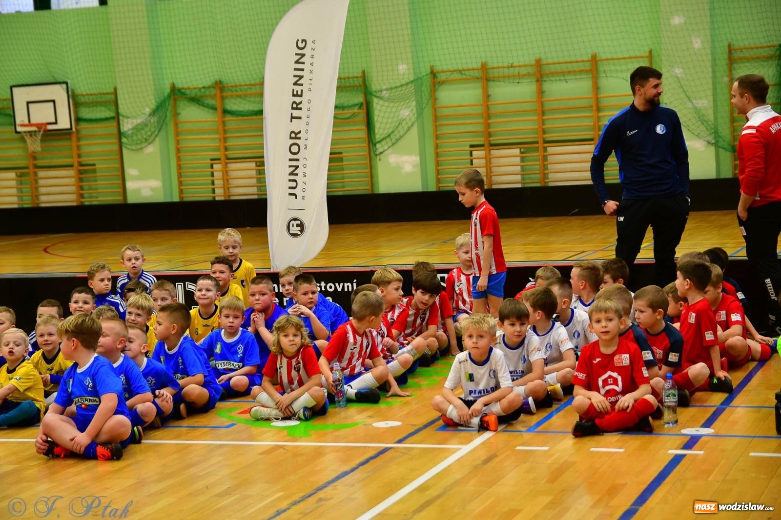 Zdjęcie w galerii na portalu naszwodzislaw.com: Junior Futsal Cup. Zmagania skrzatów z regionu w Raciborzu [FOTO] wiadomości z regionu