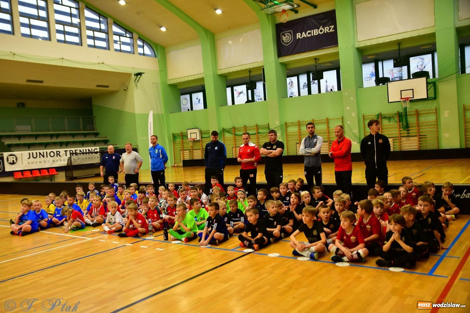 Zdjęcie w galerii na portalu naszwodzislaw.com: Junior Futsal Cup. Zmagania skrzatów z regionu w Raciborzu [FOTO] wiadomości z regionu