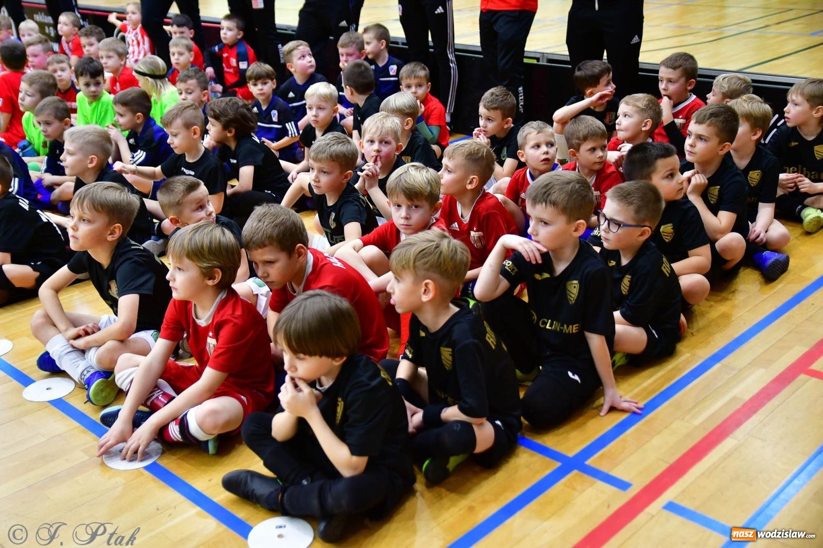 Zdjęcie w galerii na portalu naszwodzislaw.com: Junior Futsal Cup. Zmagania skrzatów z regionu w Raciborzu [FOTO] wiadomości z regionu