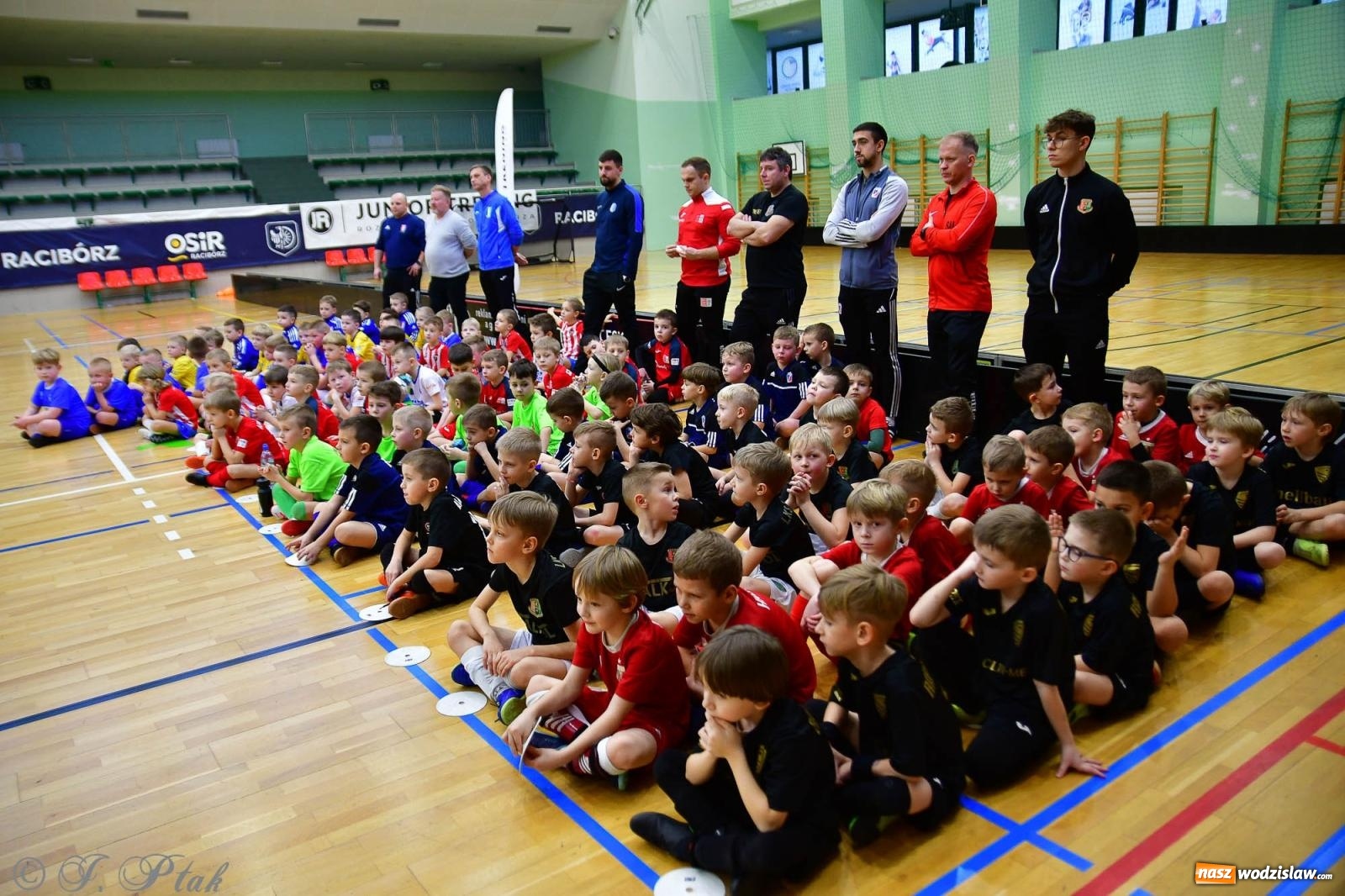 Zdjęcie w galerii na portalu naszwodzislaw.com: Junior Futsal Cup. Zmagania skrzatów z regionu w Raciborzu [FOTO] wiadomości z regionu