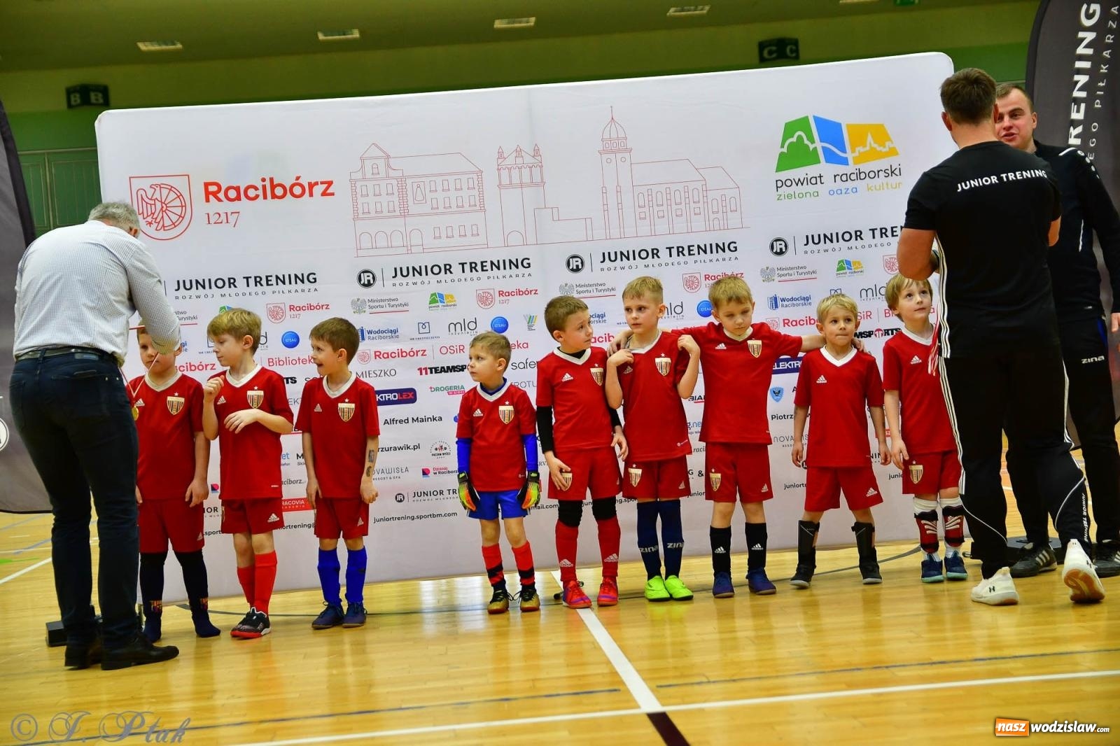 Zdjęcie w galerii na portalu naszwodzislaw.com: Junior Futsal Cup. Zmagania skrzatów z regionu w Raciborzu [FOTO] wiadomości z regionu