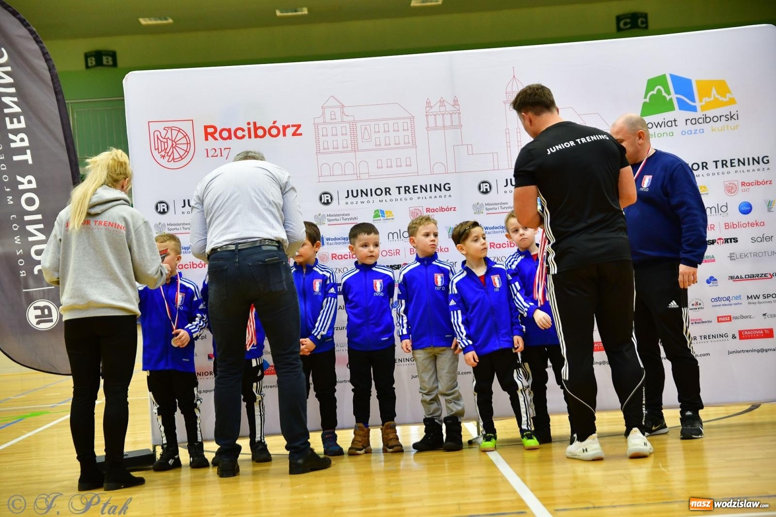 Zdjęcie w galerii na portalu naszwodzislaw.com: Junior Futsal Cup. Zmagania skrzatów z regionu w Raciborzu [FOTO] wiadomości z regionu