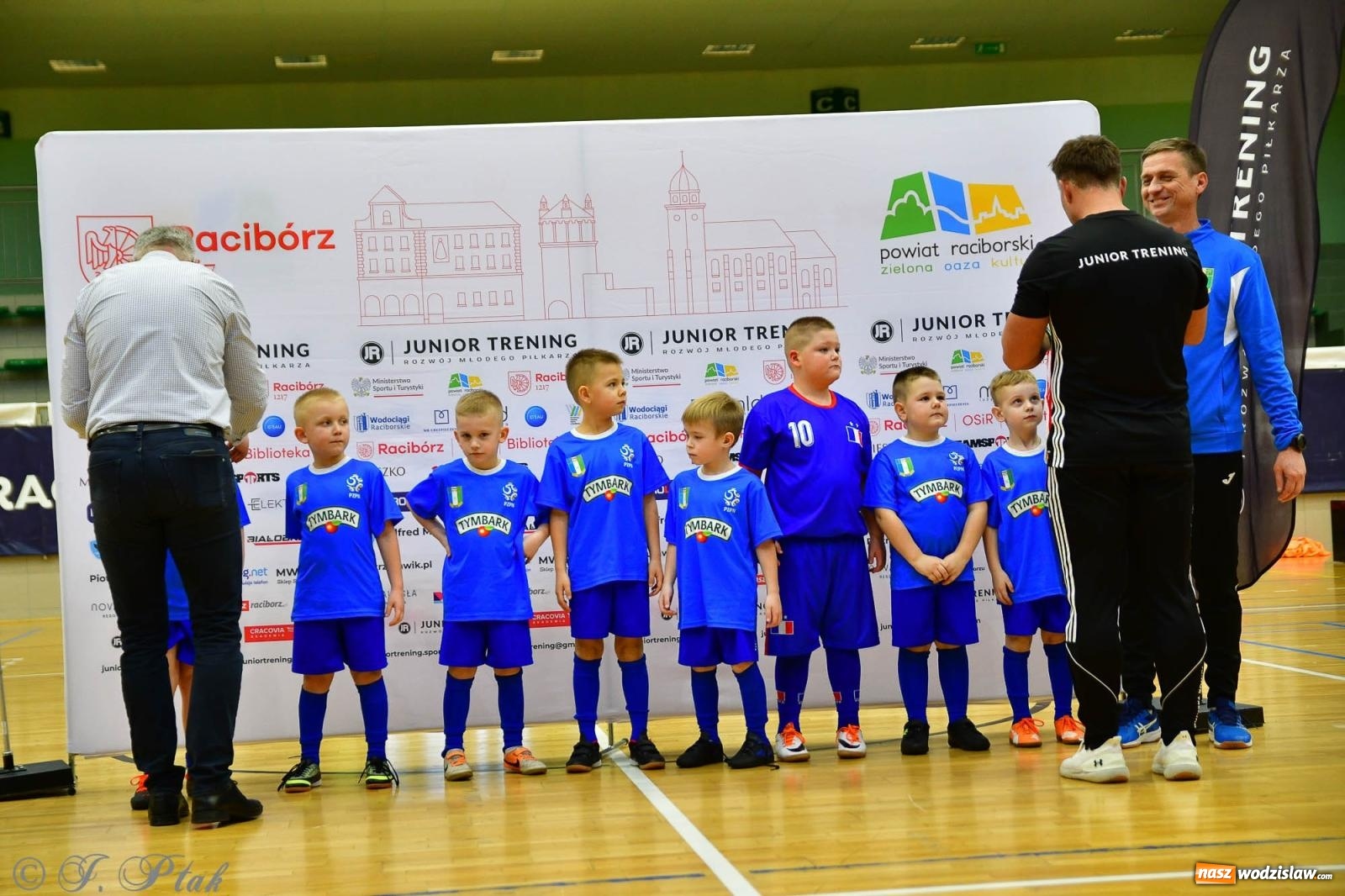 Zdjęcie w galerii na portalu naszwodzislaw.com: Junior Futsal Cup. Zmagania skrzatów z regionu w Raciborzu [FOTO] wiadomości z regionu
