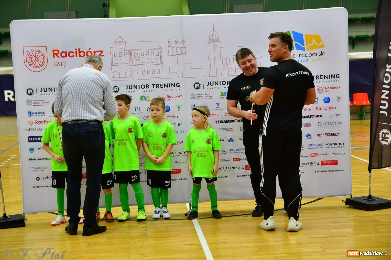 Zdjęcie w galerii na portalu naszwodzislaw.com: Junior Futsal Cup. Zmagania skrzatów z regionu w Raciborzu [FOTO] wiadomości z regionu