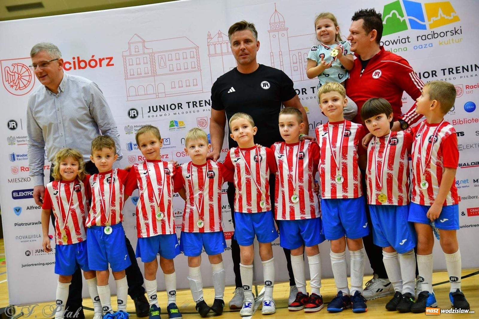 Zdjęcie w galerii na portalu naszwodzislaw.com: Junior Futsal Cup. Zmagania skrzatów z regionu w Raciborzu [FOTO] wiadomości z regionu