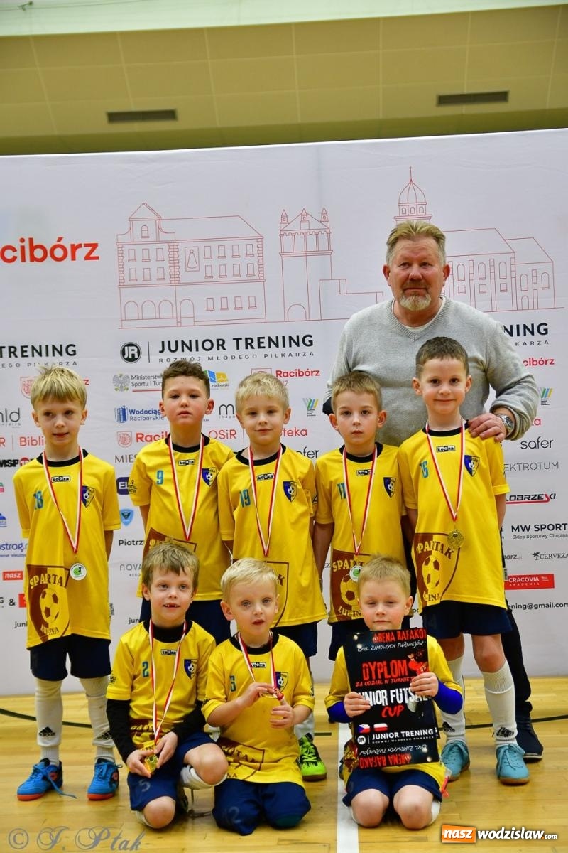 Zdjęcie w galerii na portalu naszwodzislaw.com: Junior Futsal Cup. Zmagania skrzatów z regionu w Raciborzu [FOTO] wiadomości z regionu