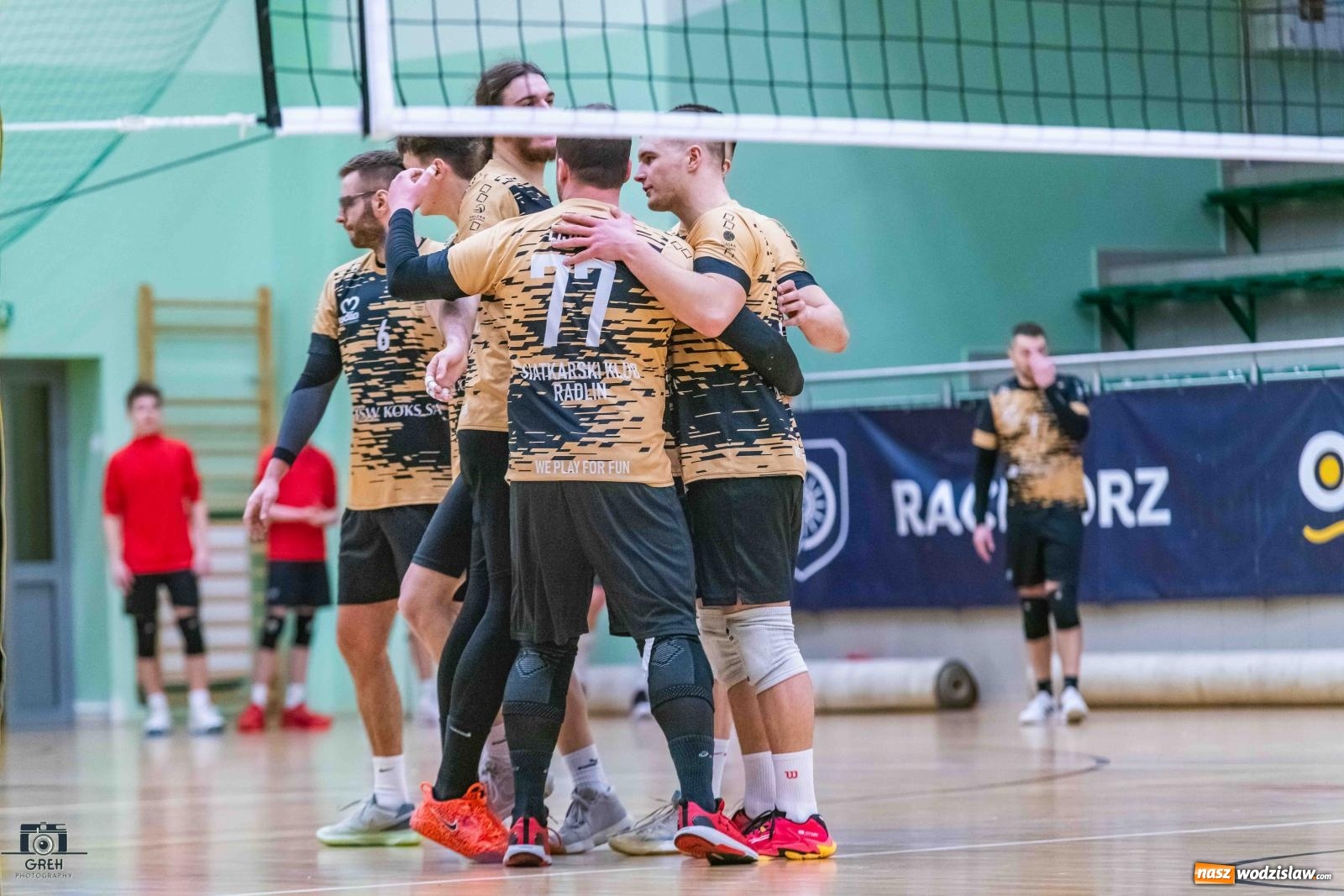 Zdjęcie w galerii na portalu naszwodzislaw.com: Szok i niedowierzanie. Prowadząc 2:0 wrócili tylko z jednym punktem [FOTO] wiadomości z regionu