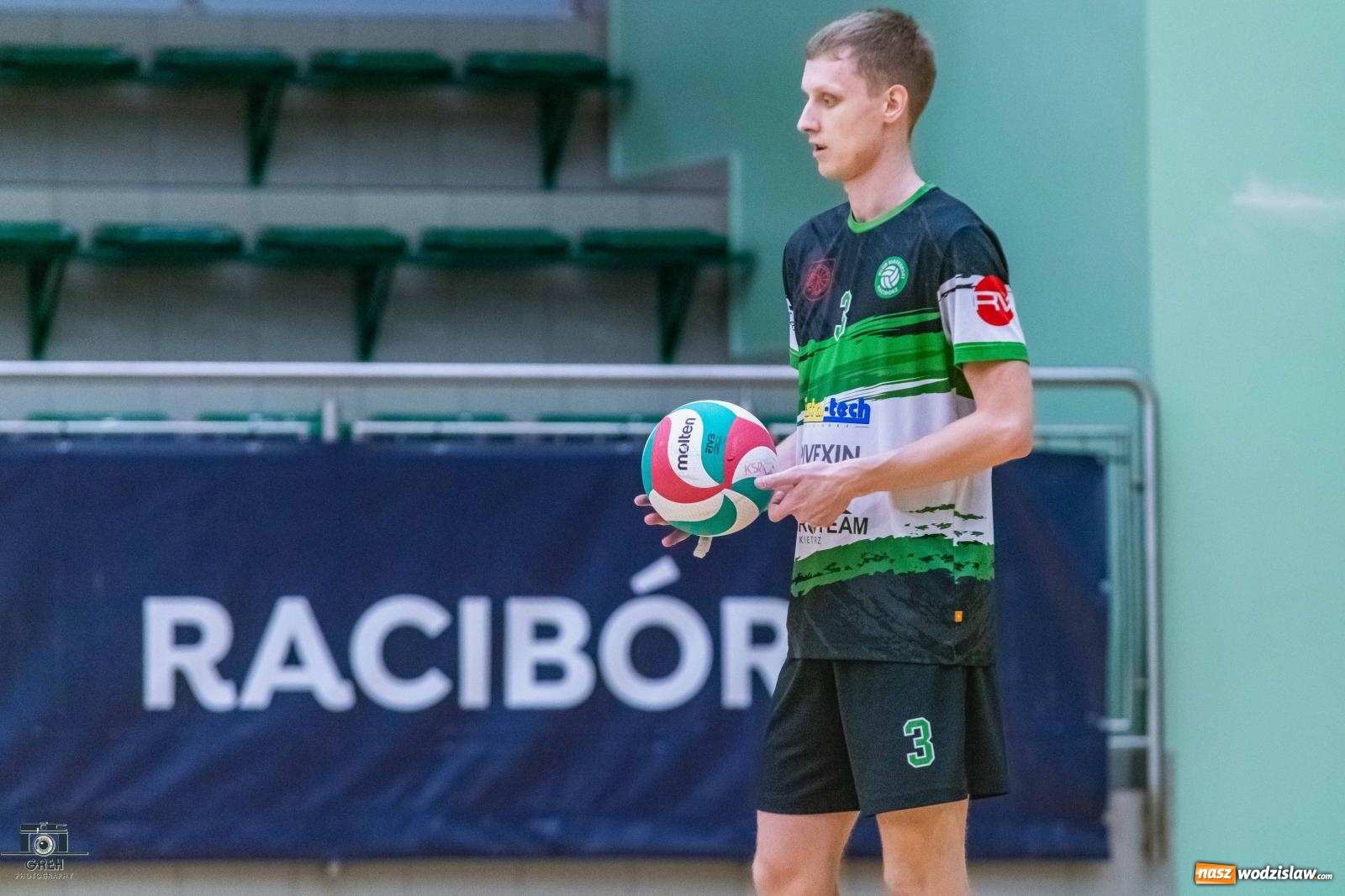 Zdjęcie w galerii na portalu naszwodzislaw.com: Szok i niedowierzanie. Prowadząc 2:0 wrócili tylko z jednym punktem [FOTO] wiadomości z regionu