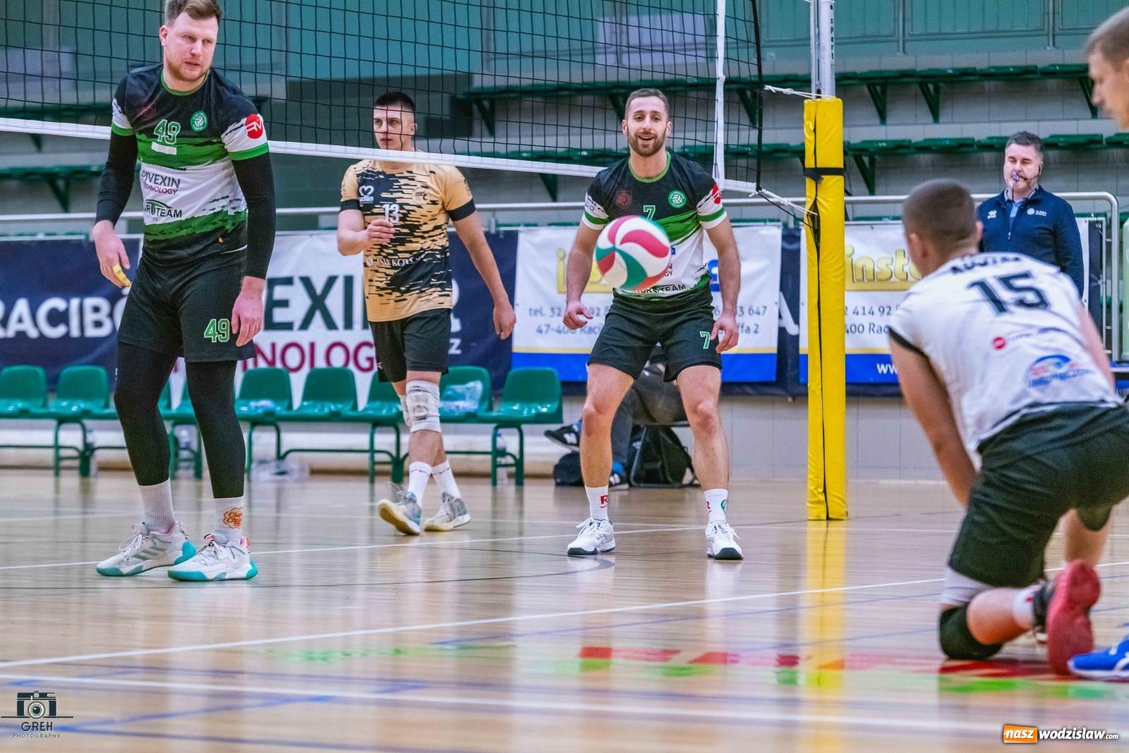 Zdjęcie w galerii na portalu naszwodzislaw.com: Szok i niedowierzanie. Prowadząc 2:0 wrócili tylko z jednym punktem [FOTO] wiadomości z regionu