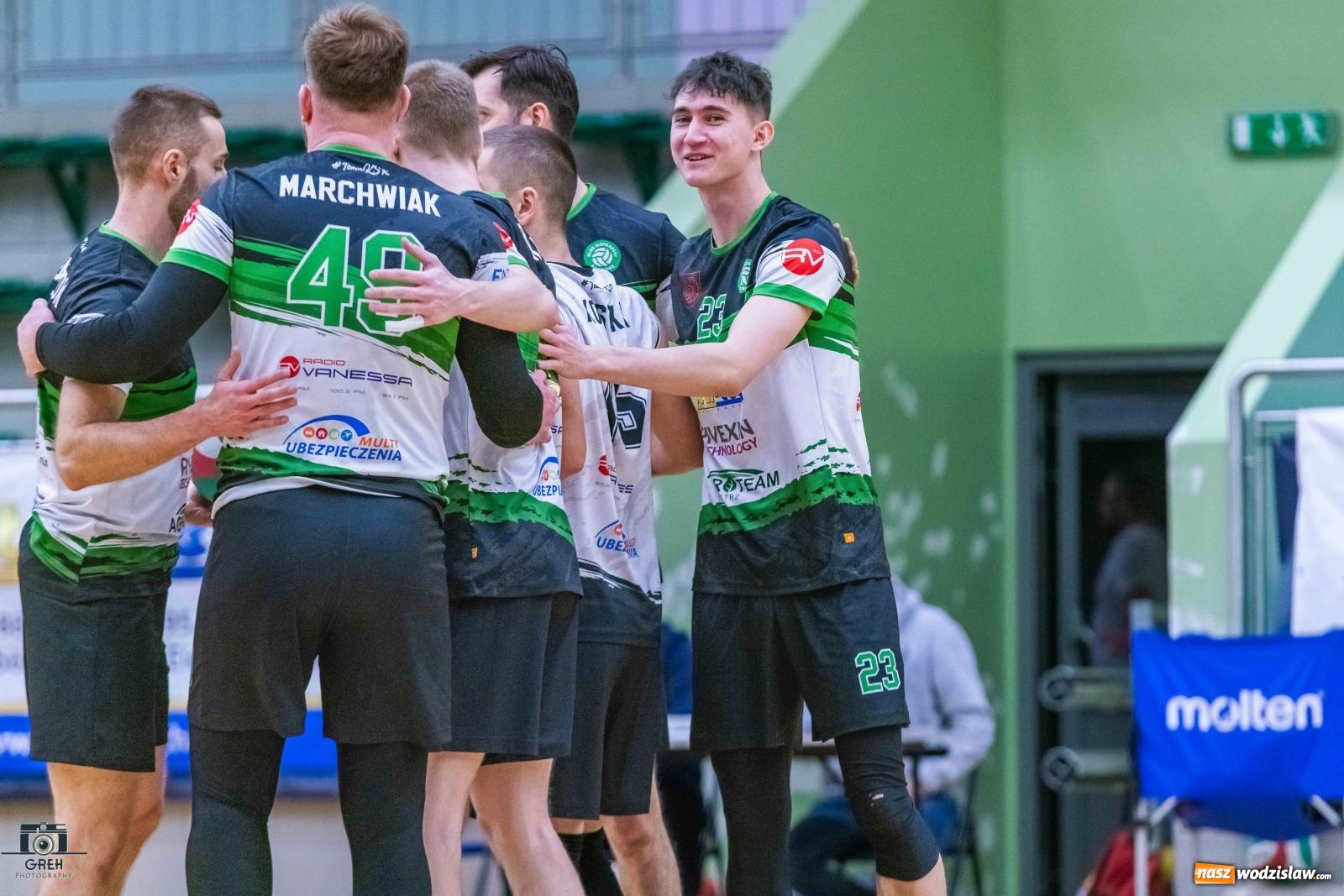 Zdjęcie w galerii na portalu naszwodzislaw.com: Szok i niedowierzanie. Prowadząc 2:0 wrócili tylko z jednym punktem [FOTO] wiadomości z regionu