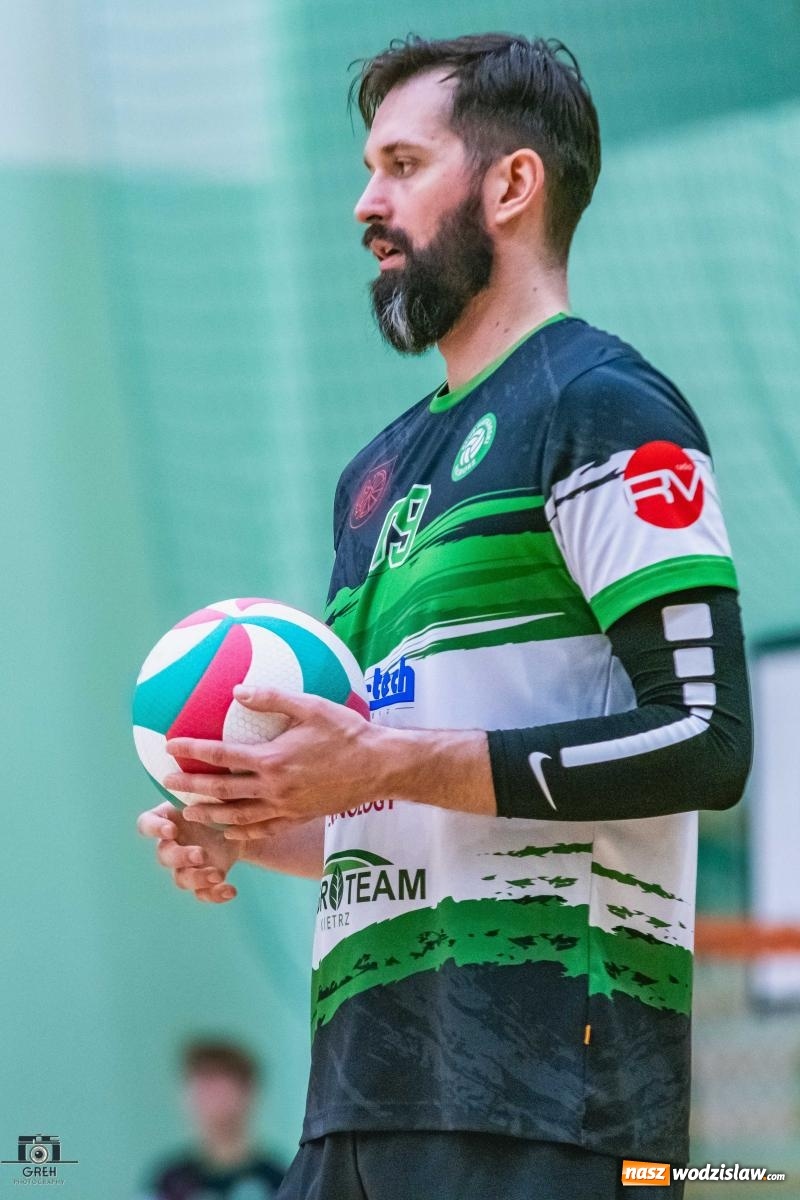 Zdjęcie w galerii na portalu naszwodzislaw.com: Szok i niedowierzanie. Prowadząc 2:0 wrócili tylko z jednym punktem [FOTO] wiadomości z regionu