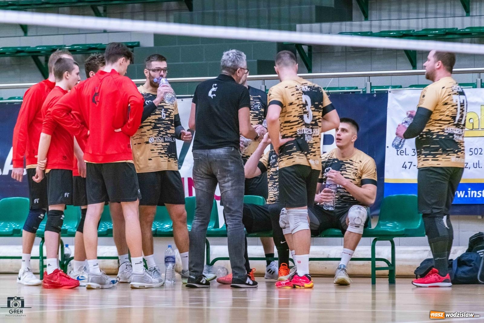 Zdjęcie w galerii na portalu naszwodzislaw.com: Szok i niedowierzanie. Prowadząc 2:0 wrócili tylko z jednym punktem [FOTO] wiadomości z regionu