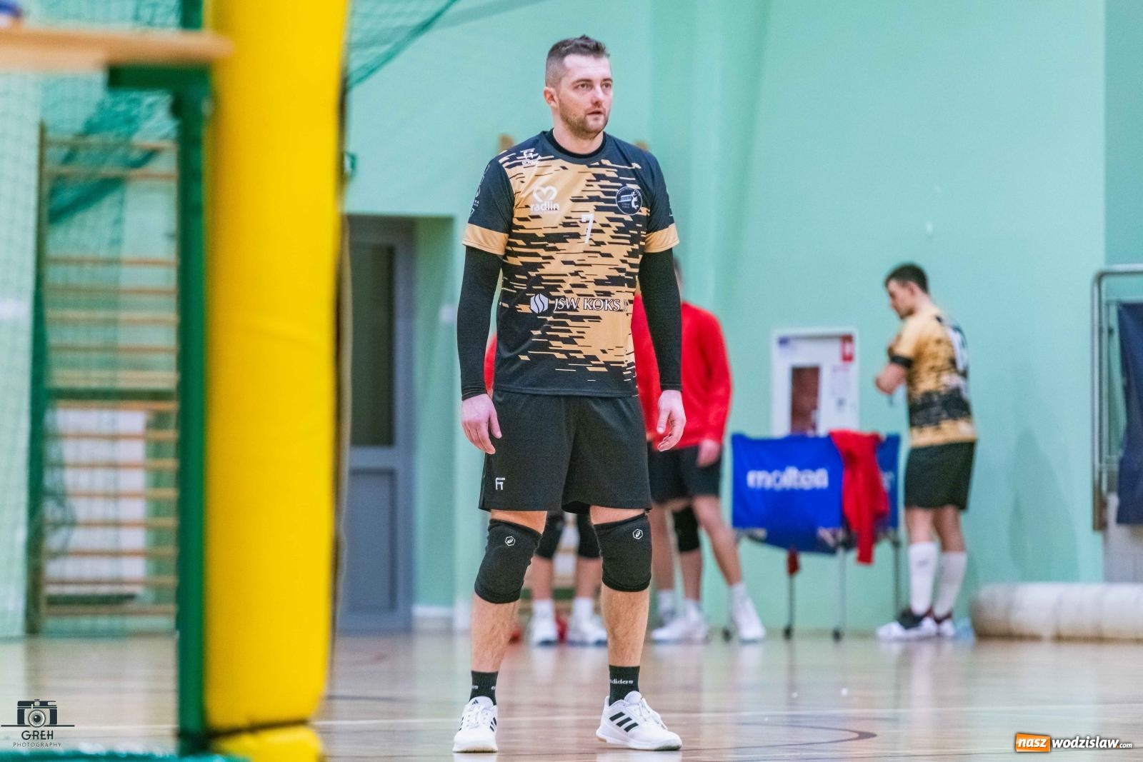 Zdjęcie w galerii na portalu naszwodzislaw.com: Szok i niedowierzanie. Prowadząc 2:0 wrócili tylko z jednym punktem [FOTO] wiadomości z regionu