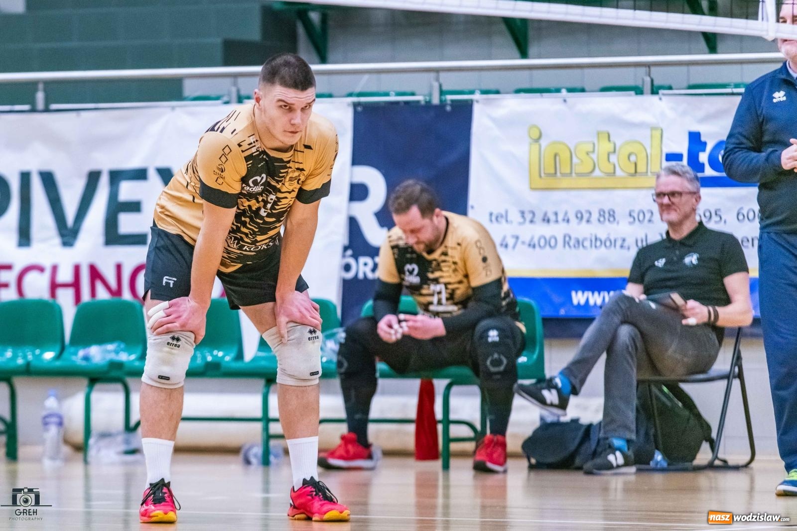 Zdjęcie w galerii na portalu naszwodzislaw.com: Szok i niedowierzanie. Prowadząc 2:0 wrócili tylko z jednym punktem [FOTO] wiadomości z regionu