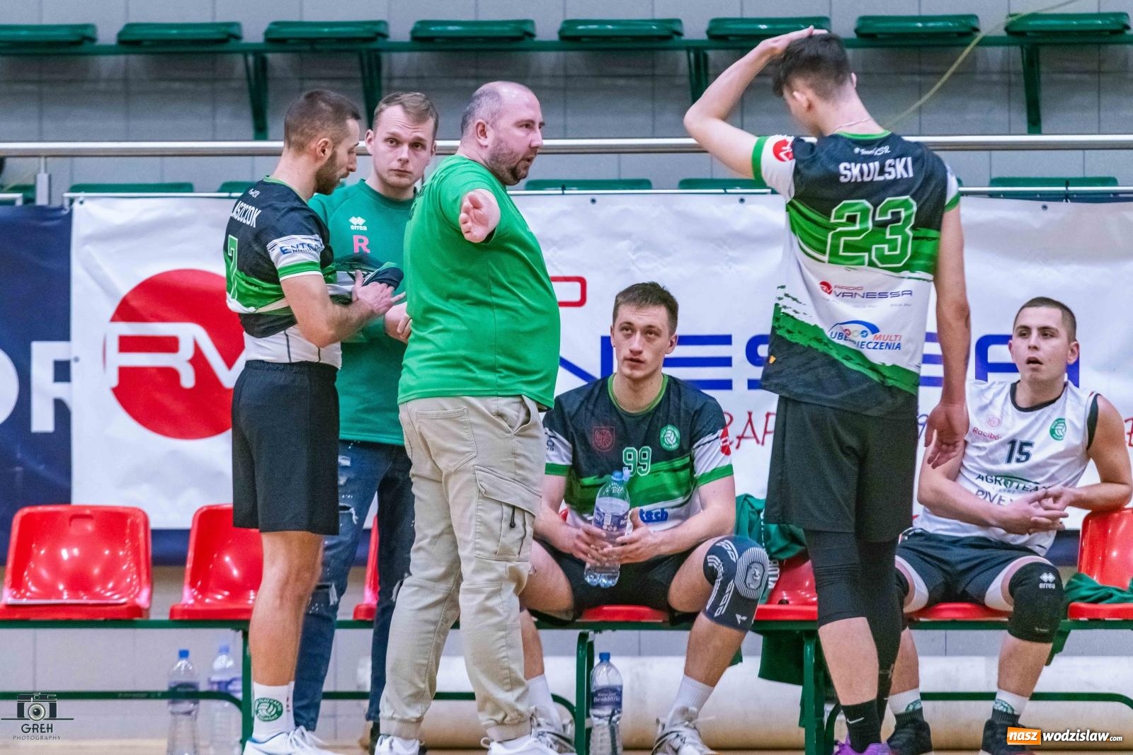 Zdjęcie w galerii na portalu naszwodzislaw.com: Szok i niedowierzanie. Prowadząc 2:0 wrócili tylko z jednym punktem [FOTO] wiadomości z regionu