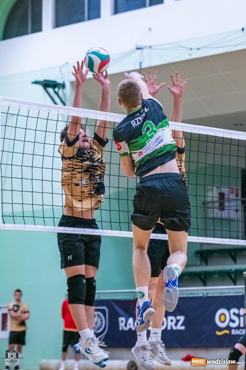 Zdjęcie w galerii na portalu naszwodzislaw.com: Szok i niedowierzanie. Prowadząc 2:0 wrócili tylko z jednym punktem [FOTO] wiadomości z regionu