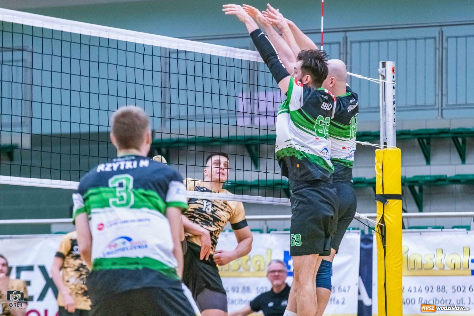 Zdjęcie w galerii na portalu naszwodzislaw.com: Szok i niedowierzanie. Prowadząc 2:0 wrócili tylko z jednym punktem [FOTO] wiadomości z regionu