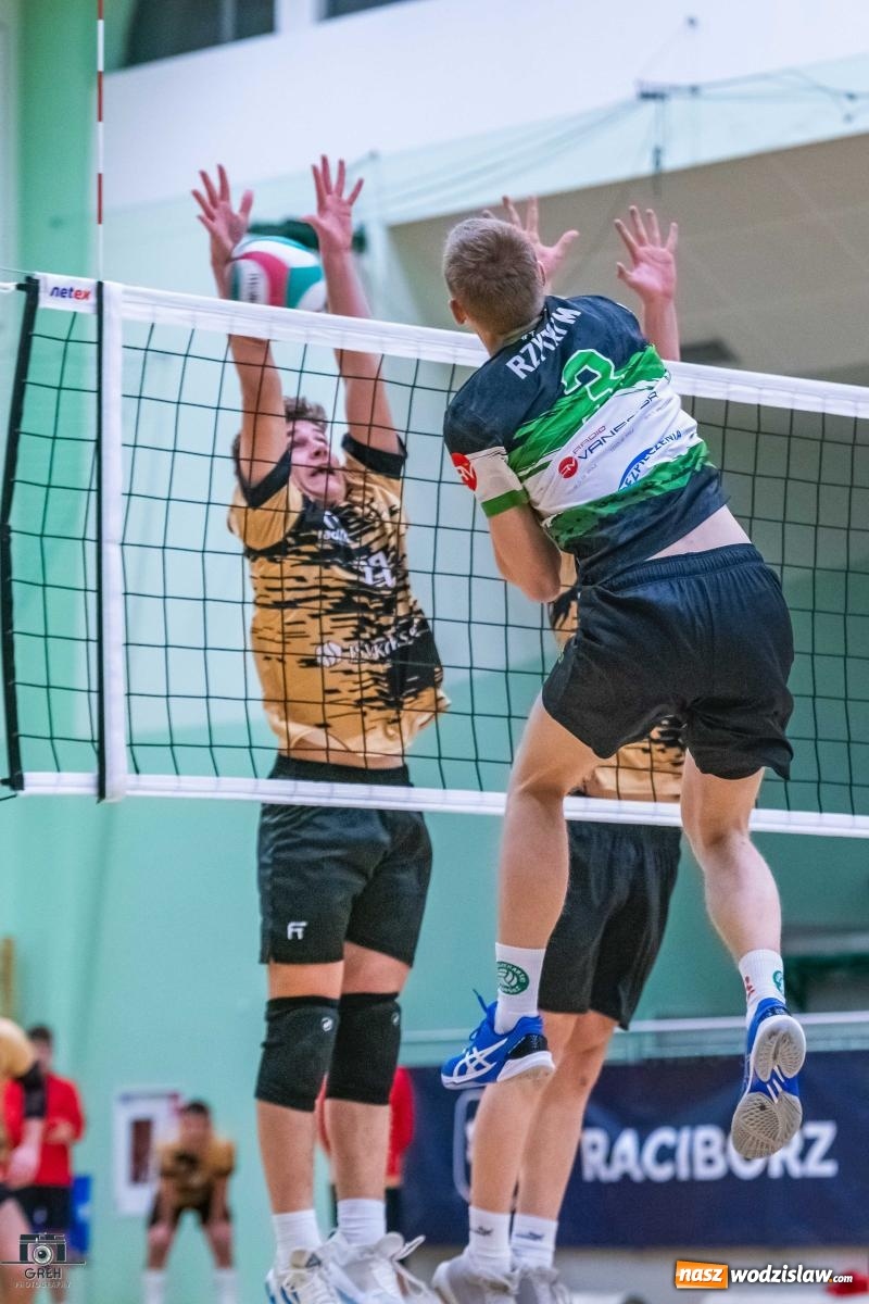 Zdjęcie w galerii na portalu naszwodzislaw.com: Szok i niedowierzanie. Prowadząc 2:0 wrócili tylko z jednym punktem [FOTO] wiadomości z regionu