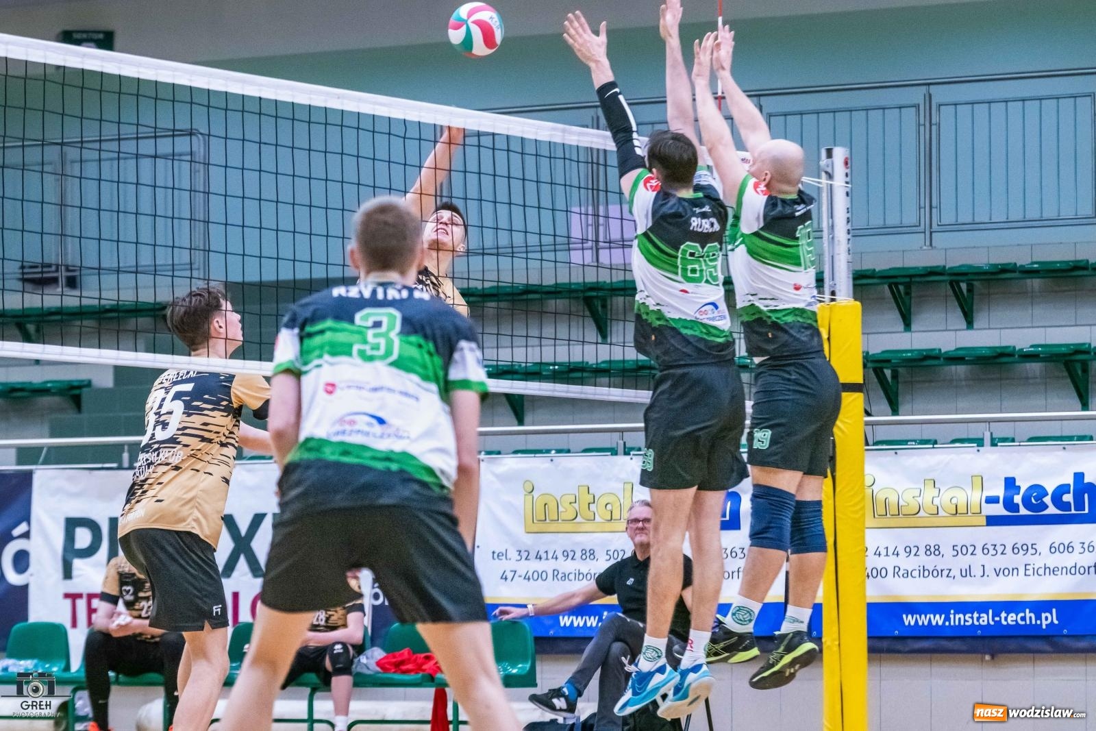 Zdjęcie w galerii na portalu naszwodzislaw.com: Szok i niedowierzanie. Prowadząc 2:0 wrócili tylko z jednym punktem [FOTO] wiadomości z regionu