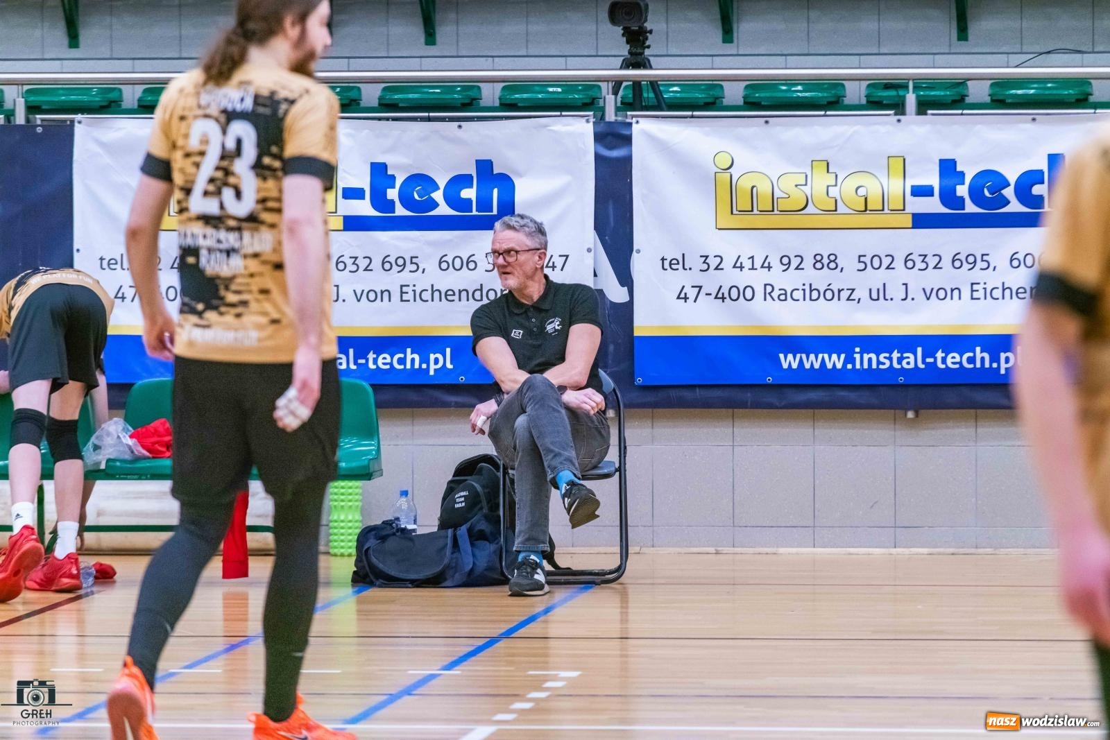 Zdjęcie w galerii na portalu naszwodzislaw.com: Szok i niedowierzanie. Prowadząc 2:0 wrócili tylko z jednym punktem [FOTO] wiadomości z regionu